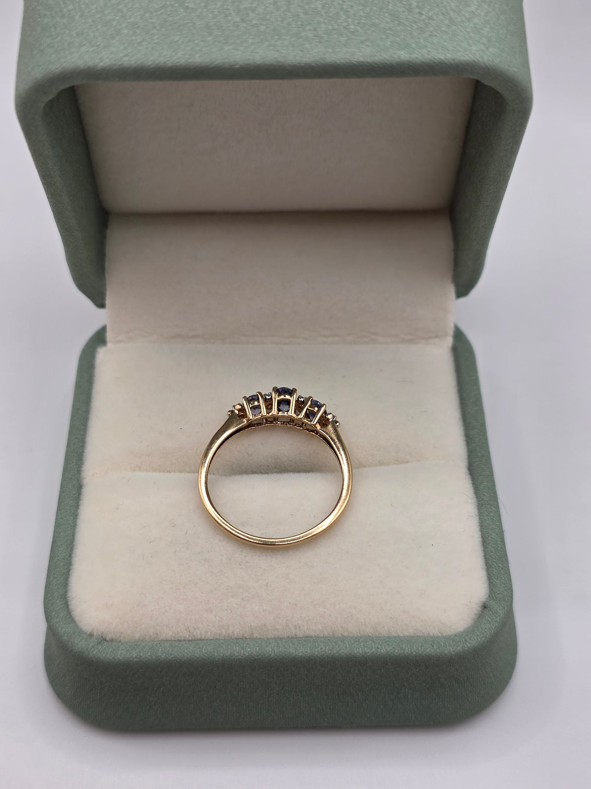 9ct gold tanzanite and diamond ring
