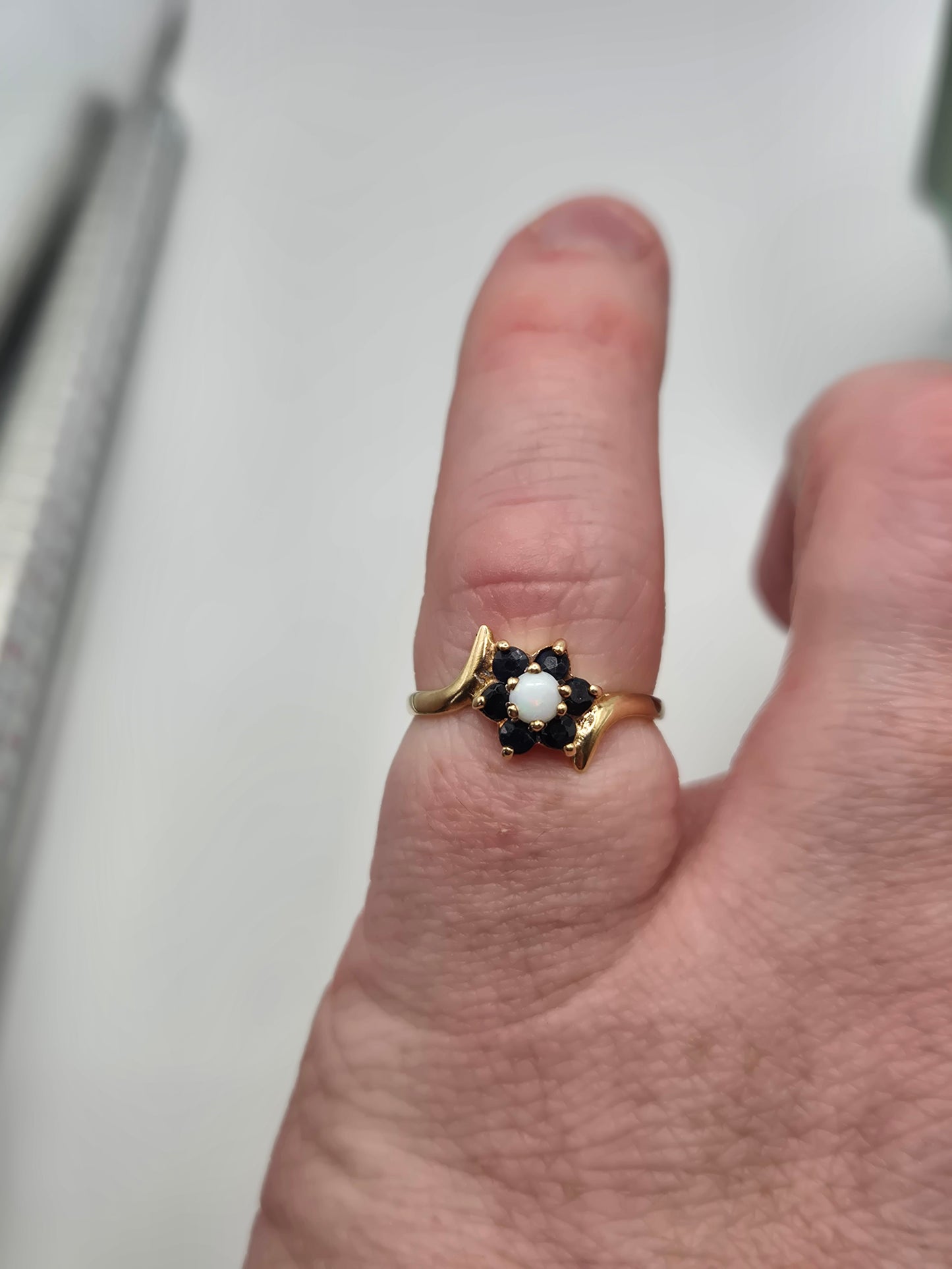 9ct gold sapphire and opal ring