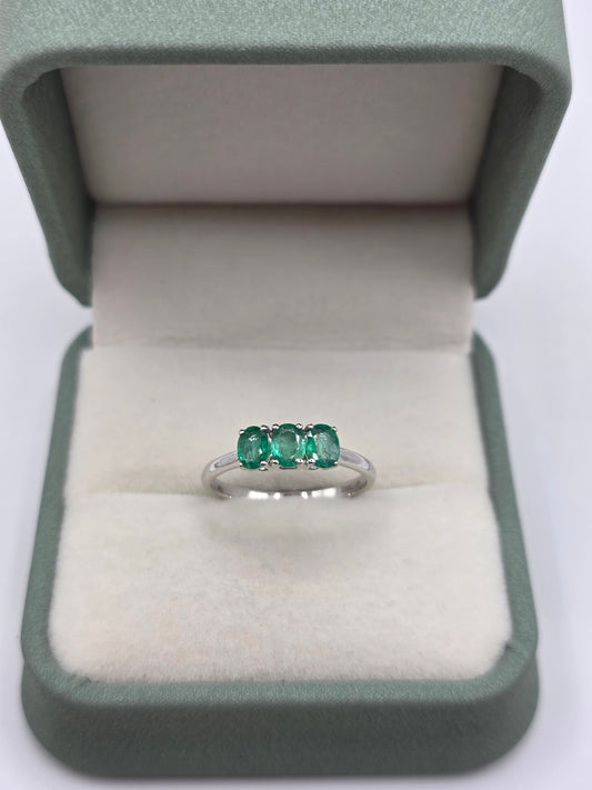 9ct white gold emerald ring
