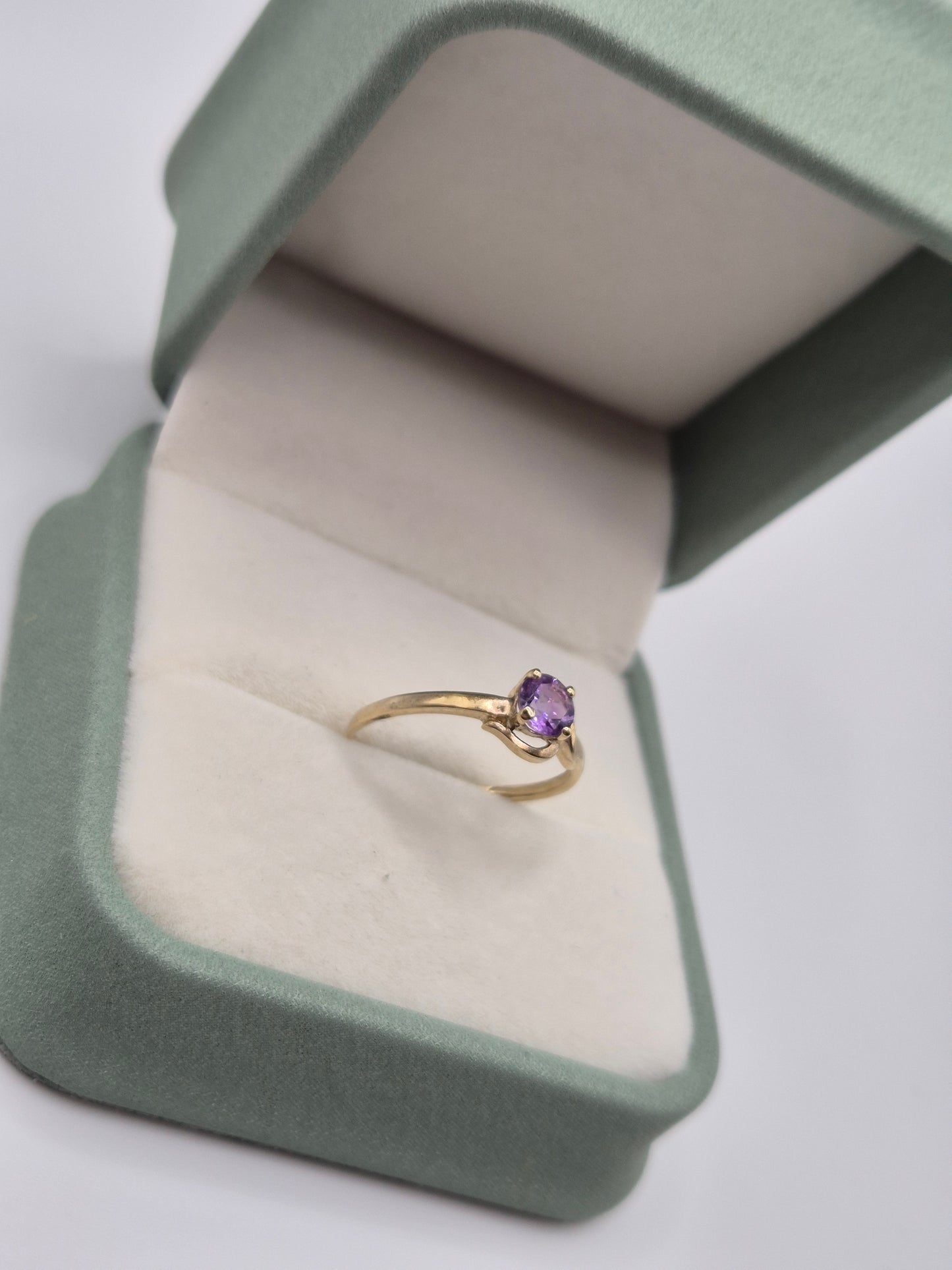 9ct gold amethyst ring