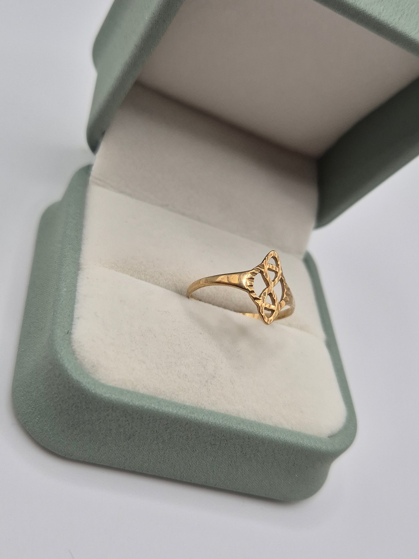 9ct gold ring