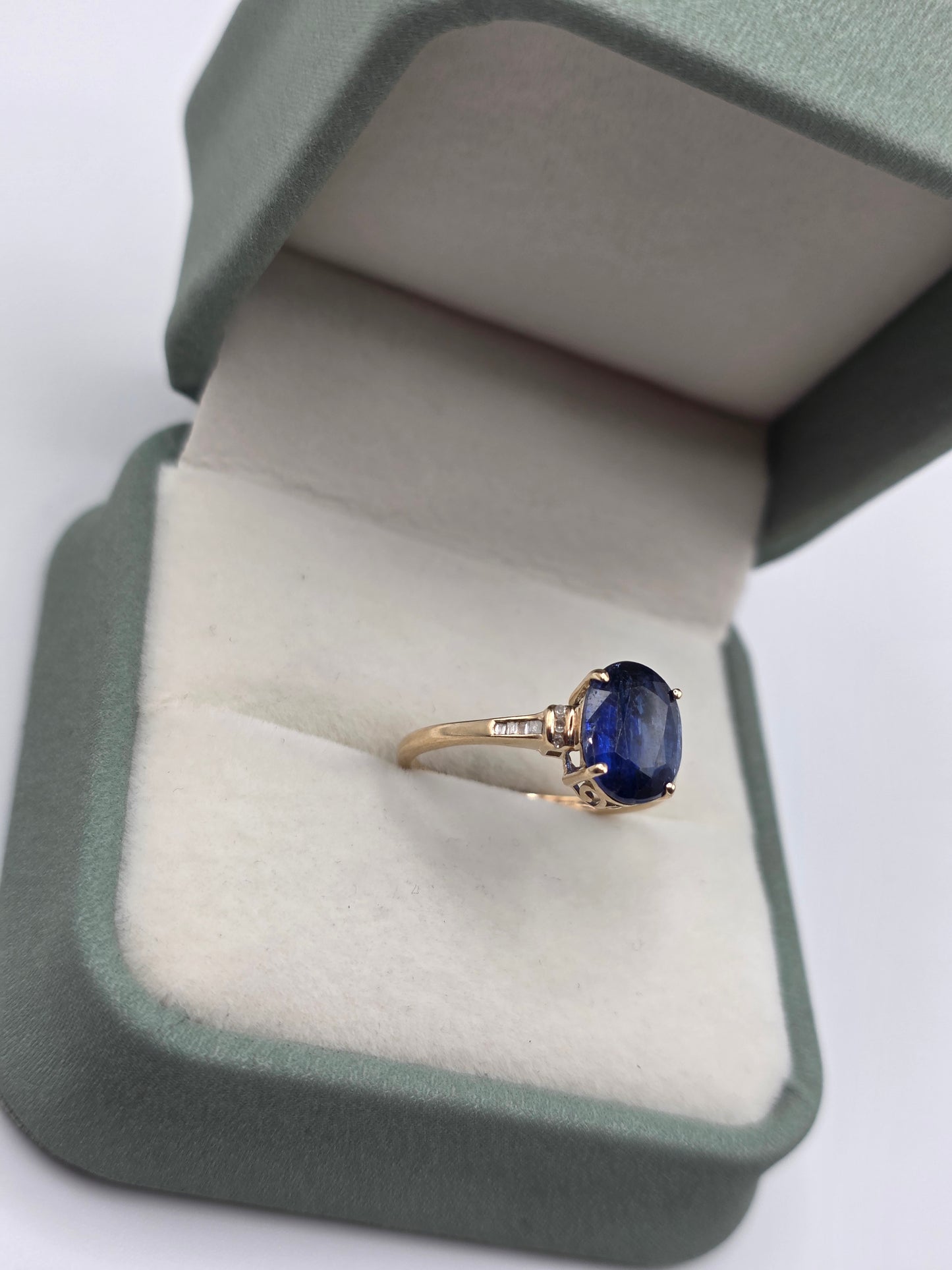 9ct gold kyanite and diamond ring