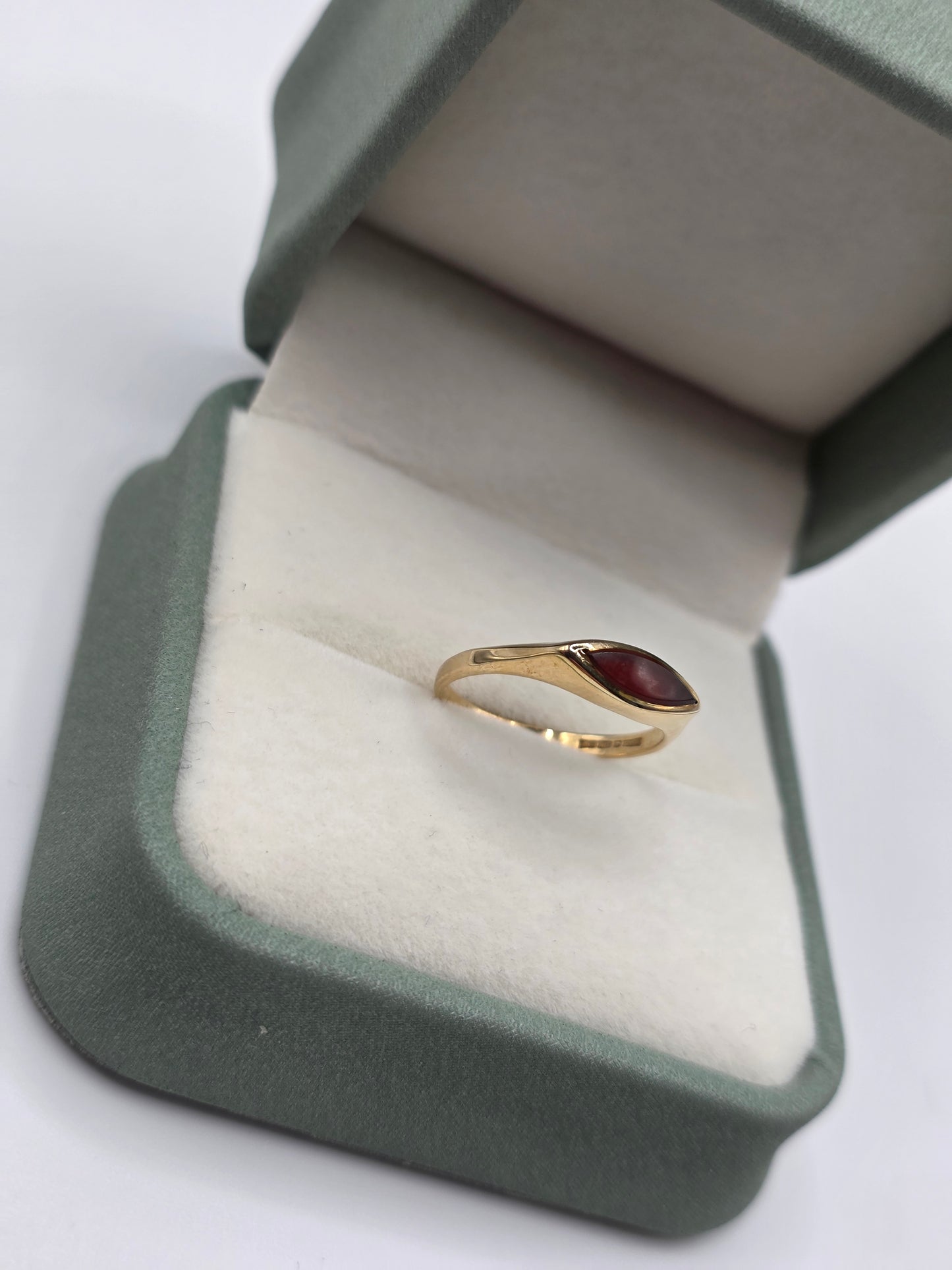 9ct gold carnelian signet ring