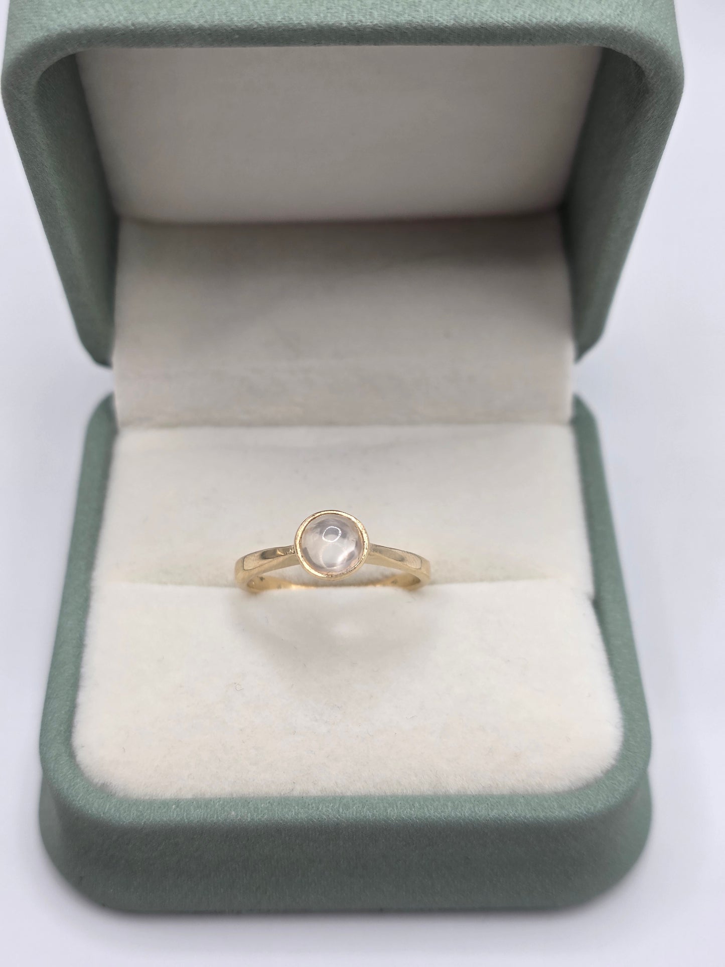 9ct gold moonstone ring