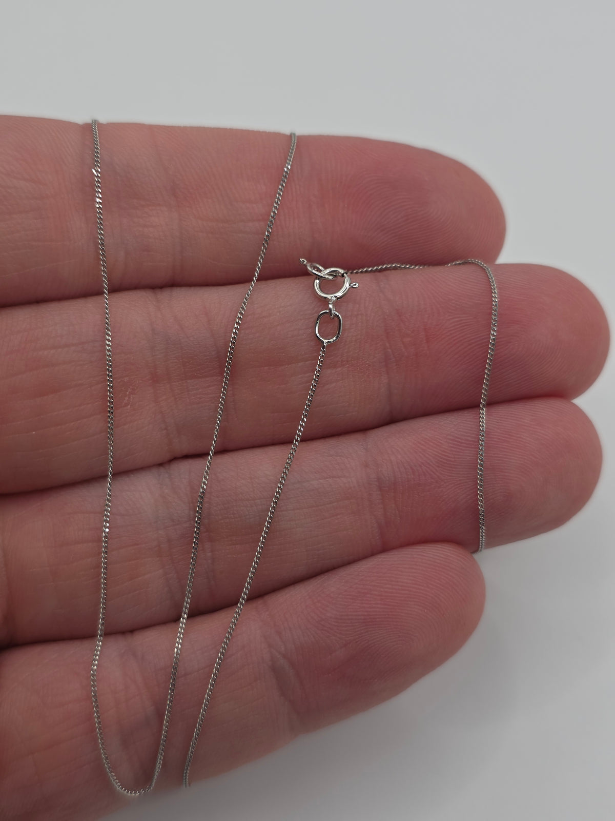 9ct white gold chain (137)