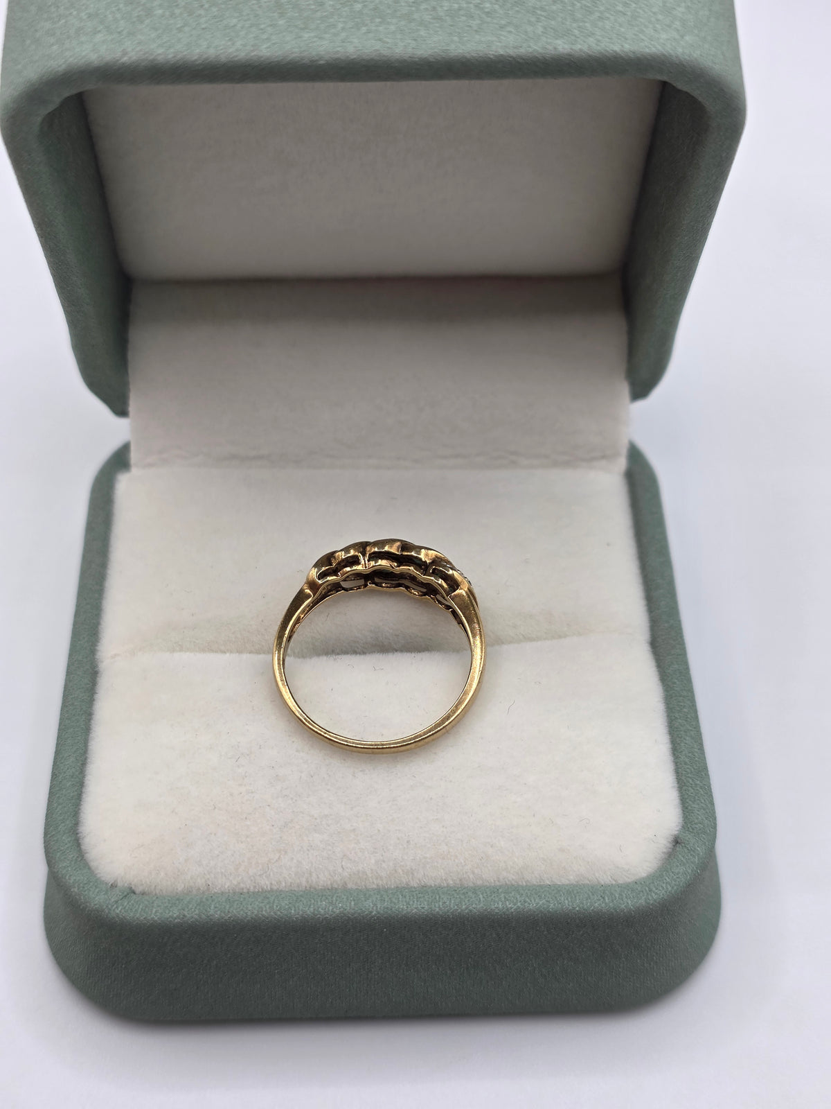 9ct gold emerald and diamond ring