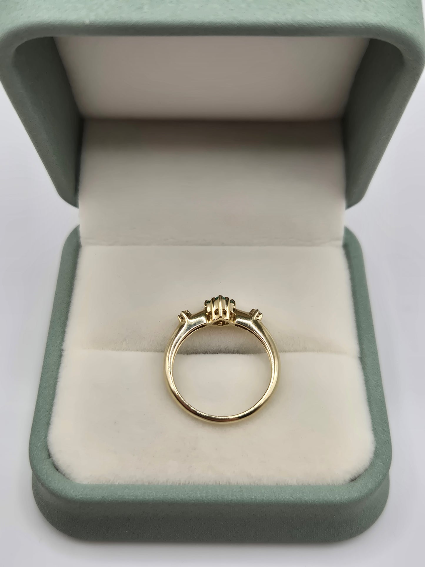 9ct gold emerald and diamond ring