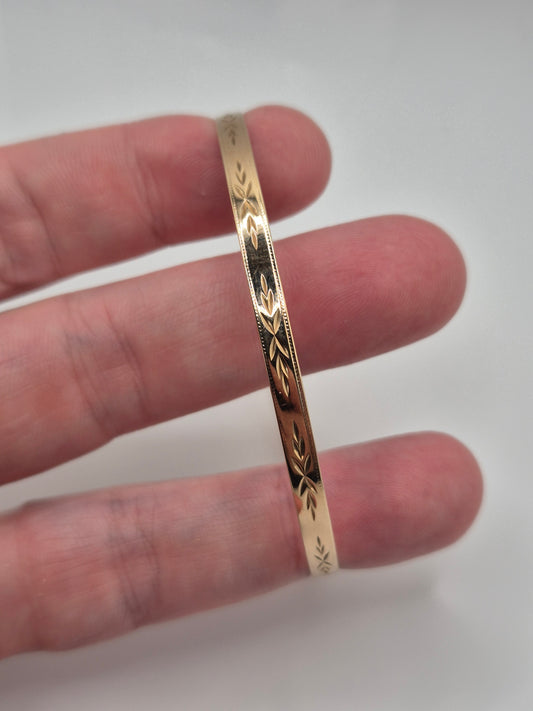 9ct gold bangle