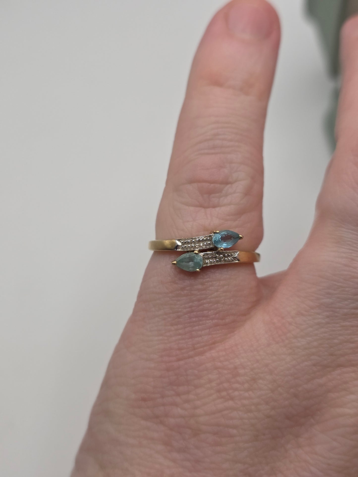 9ct gold topaz and diamond ring