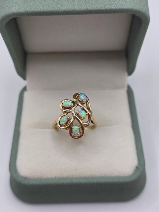 Heavy 9ct gold opal ring