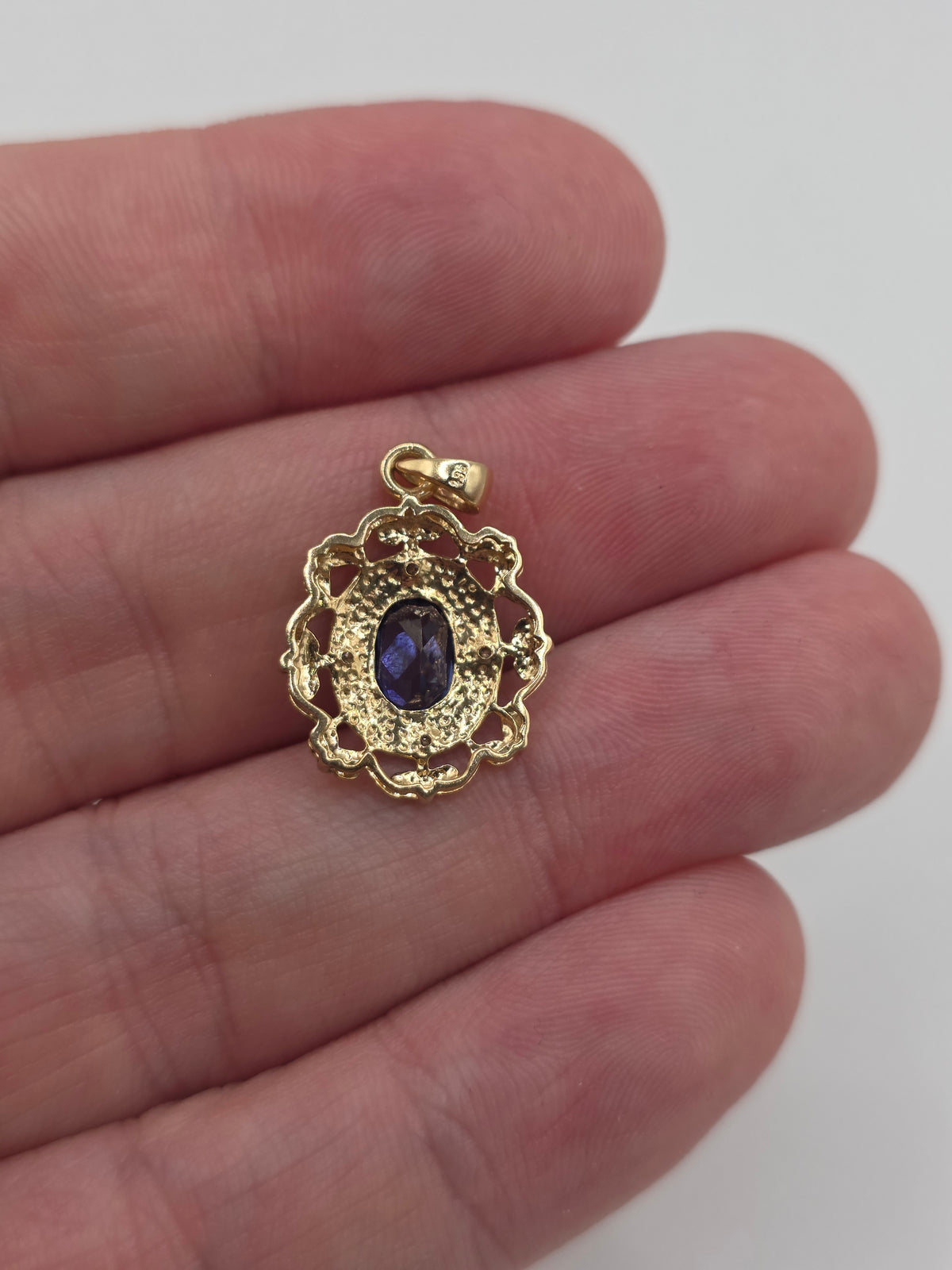 9ct gold sapphire and diamond pendant