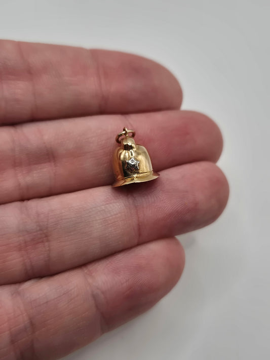 9ct gold vintage police hat Charm