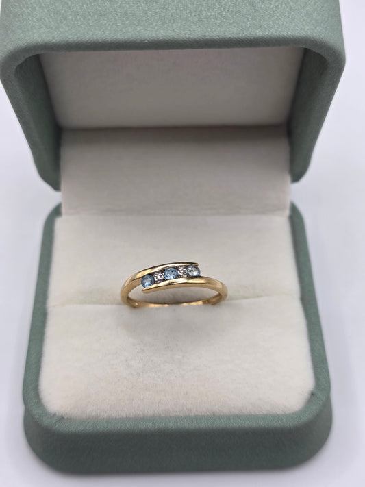 9ct gold aquamarine and diamond ring