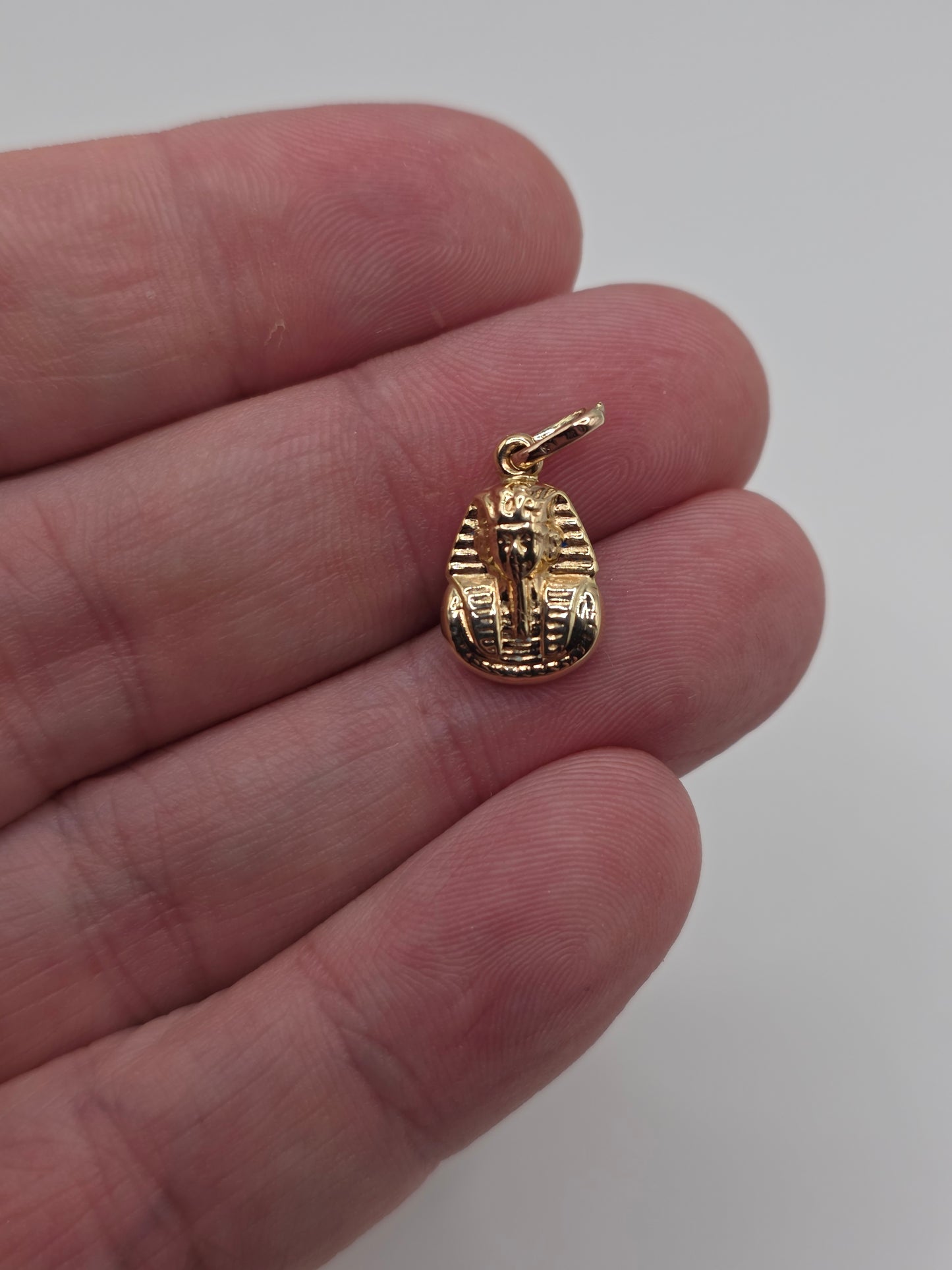 9ct gold tutankhamun charm