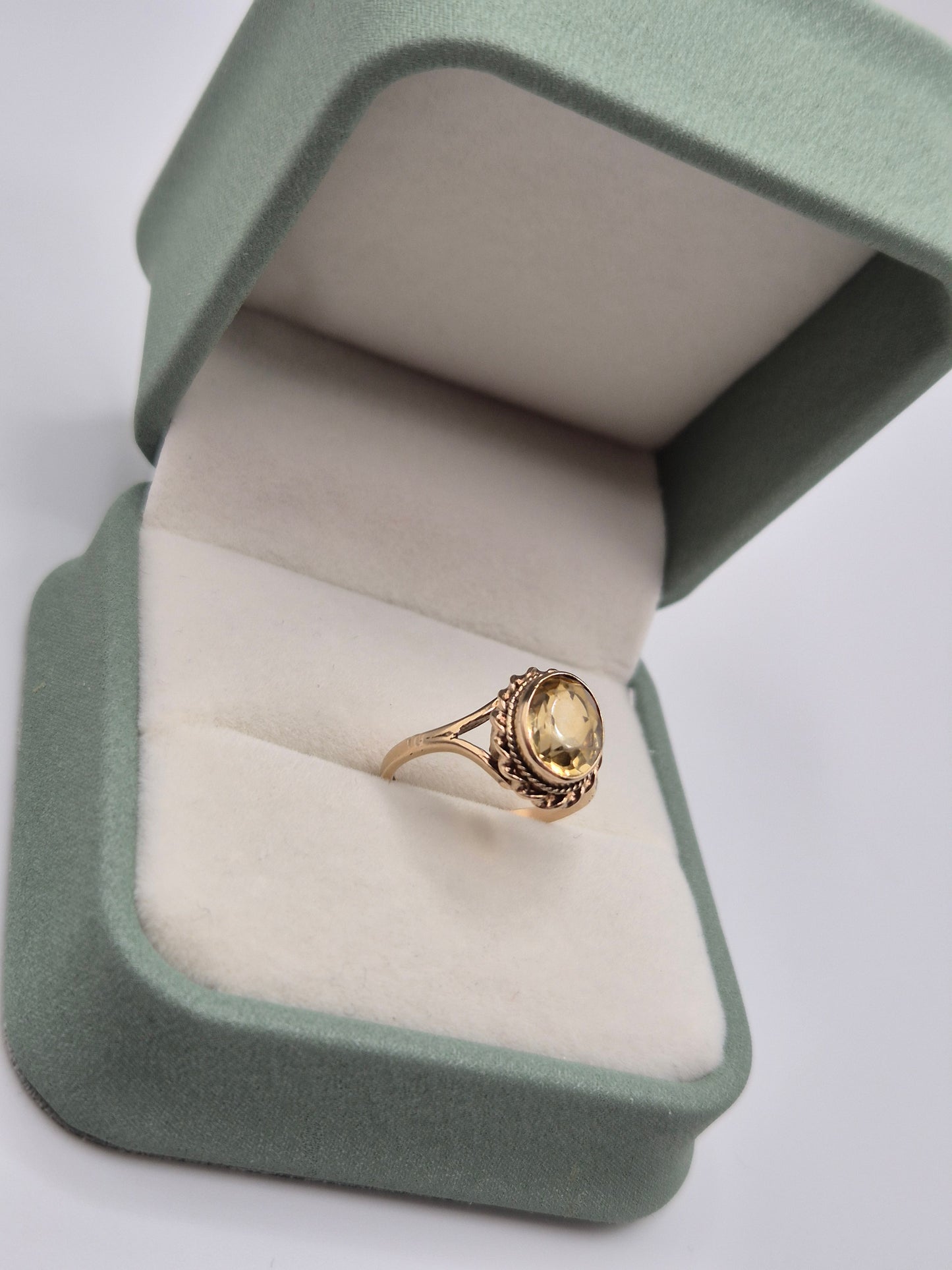 9ct gold citrine ring