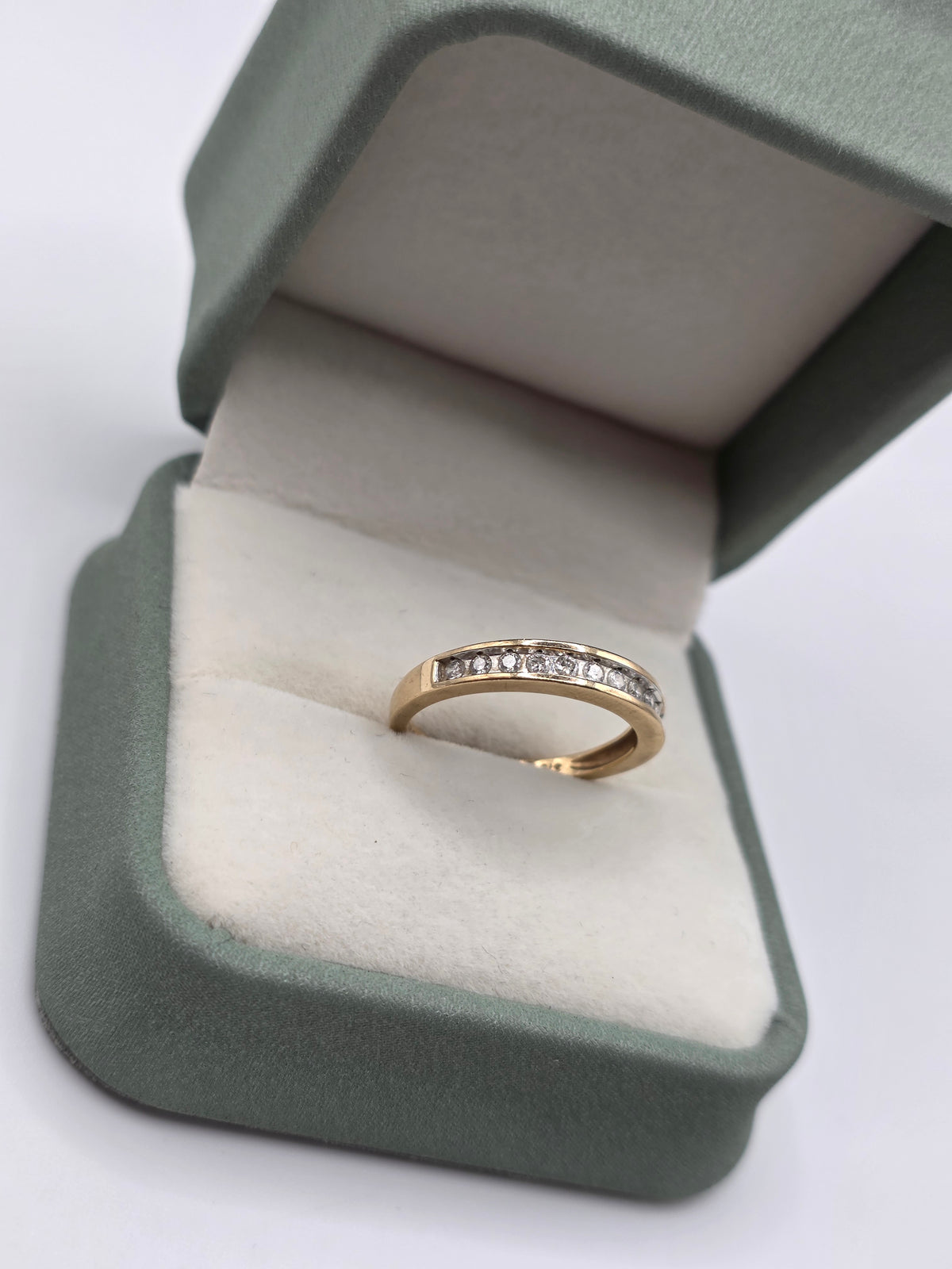 9ct gold diamond ring