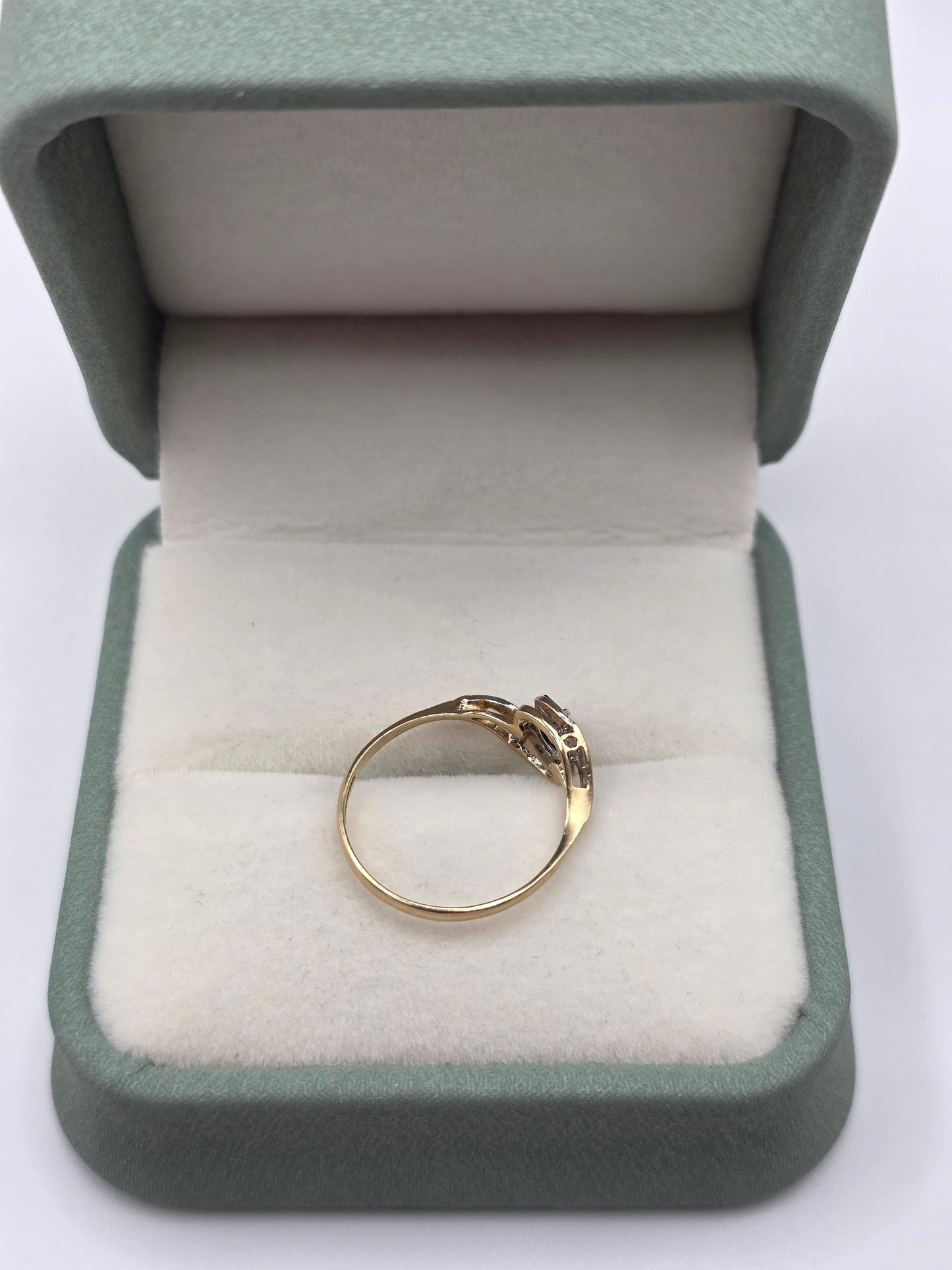 9ct gold sapphire and diamond ring
