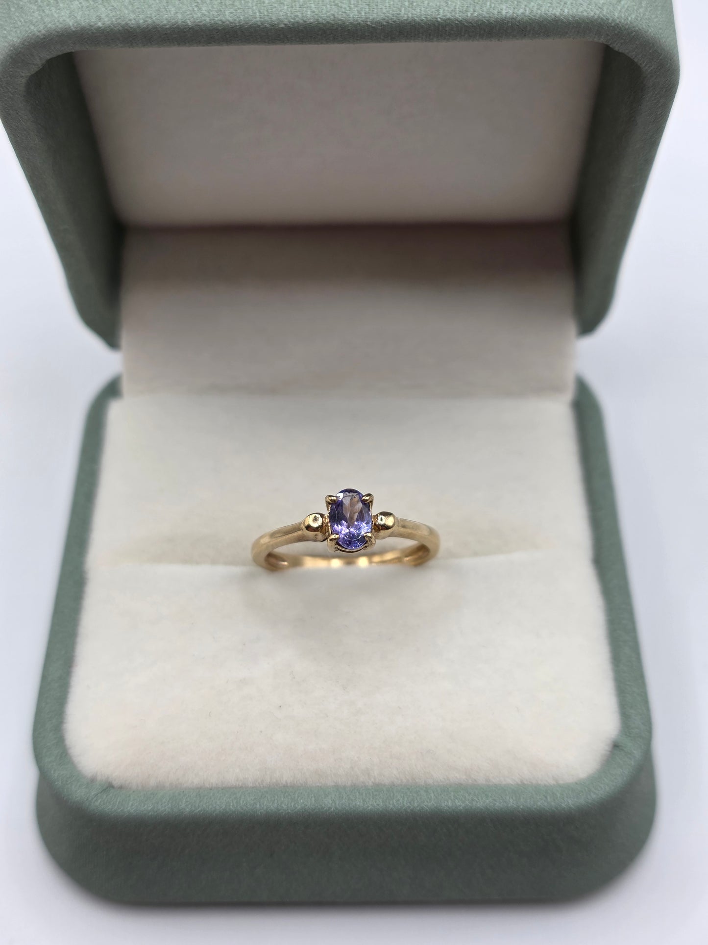 9ct gold tanzanite ring