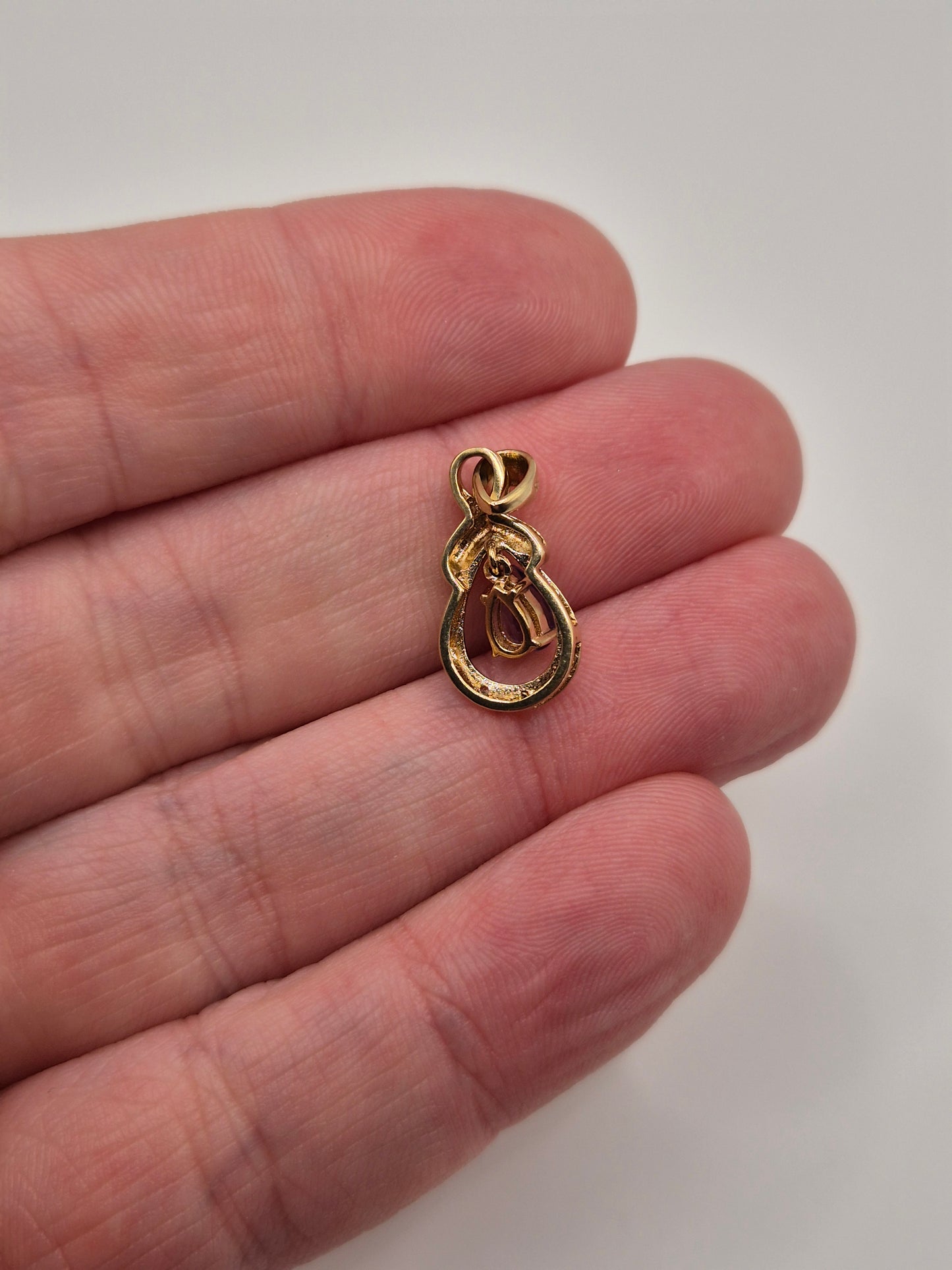 9ct gold amethyst and diamond pendant