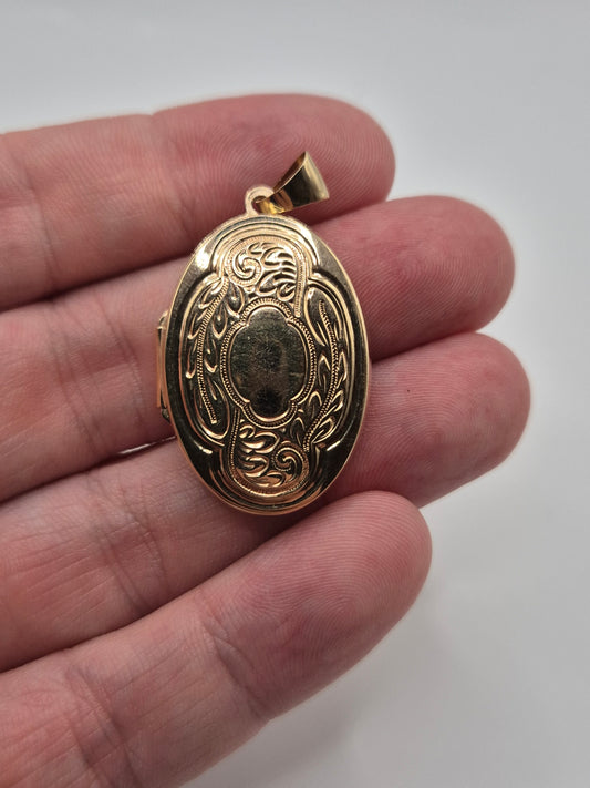 9ct gold patterned locket