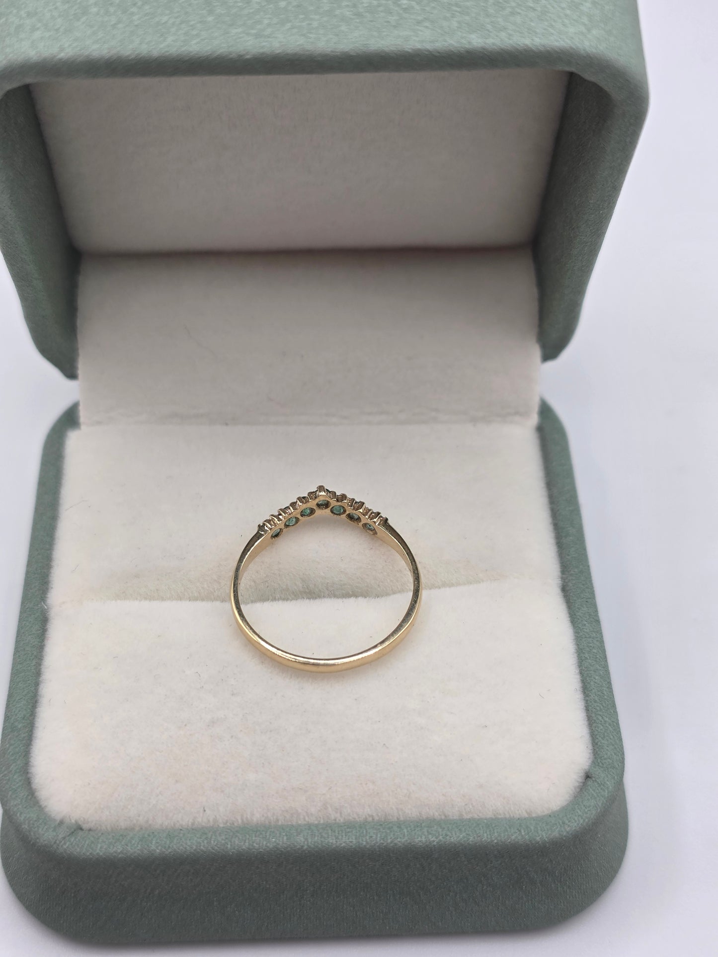 9ct gold emerald wishbone ring