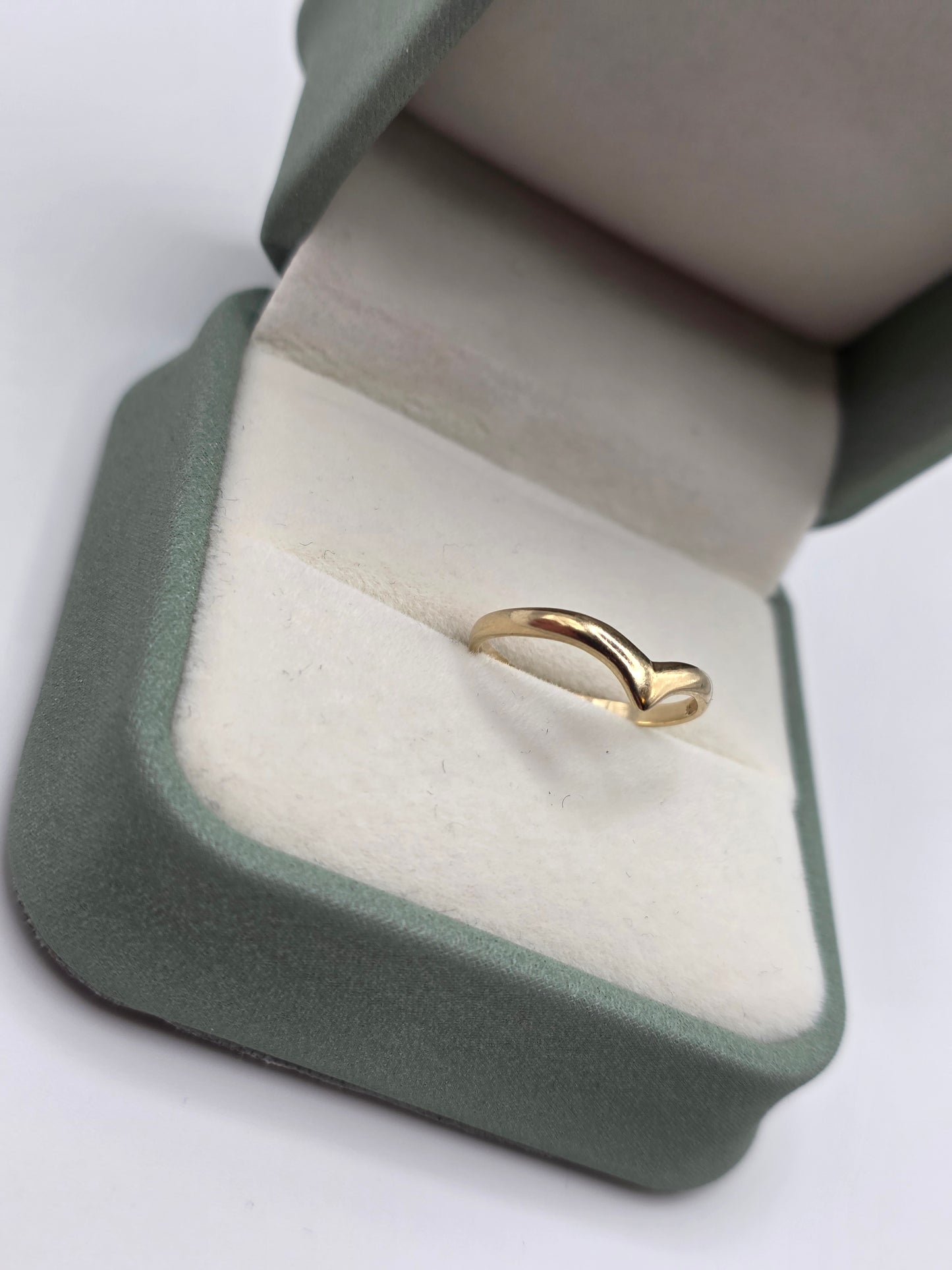 9ct gold wishbone ring
