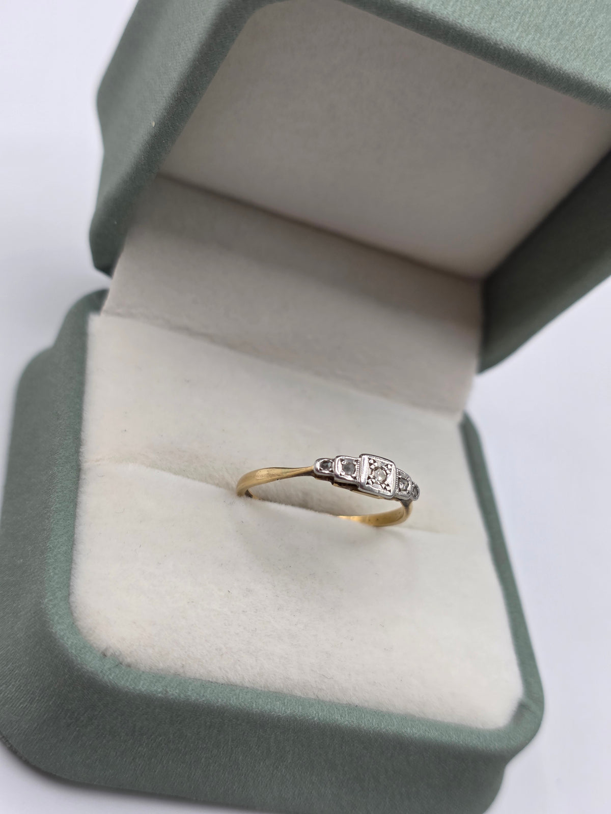 Art Decor 18ct gold diamond ring