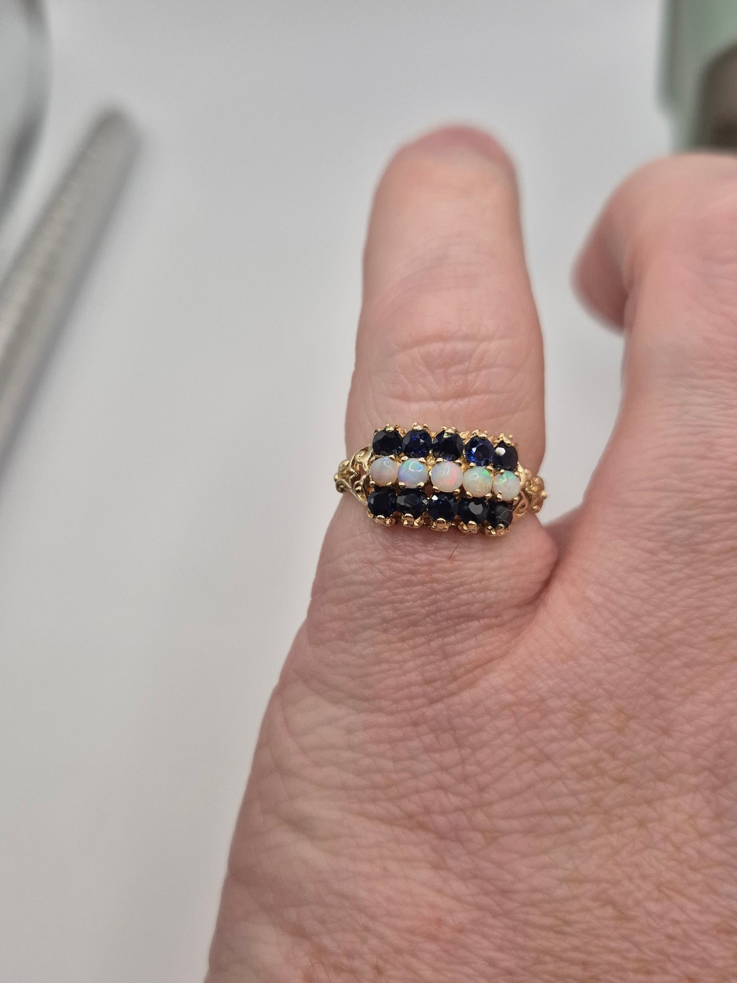 9ct gold opal and sapphire ring