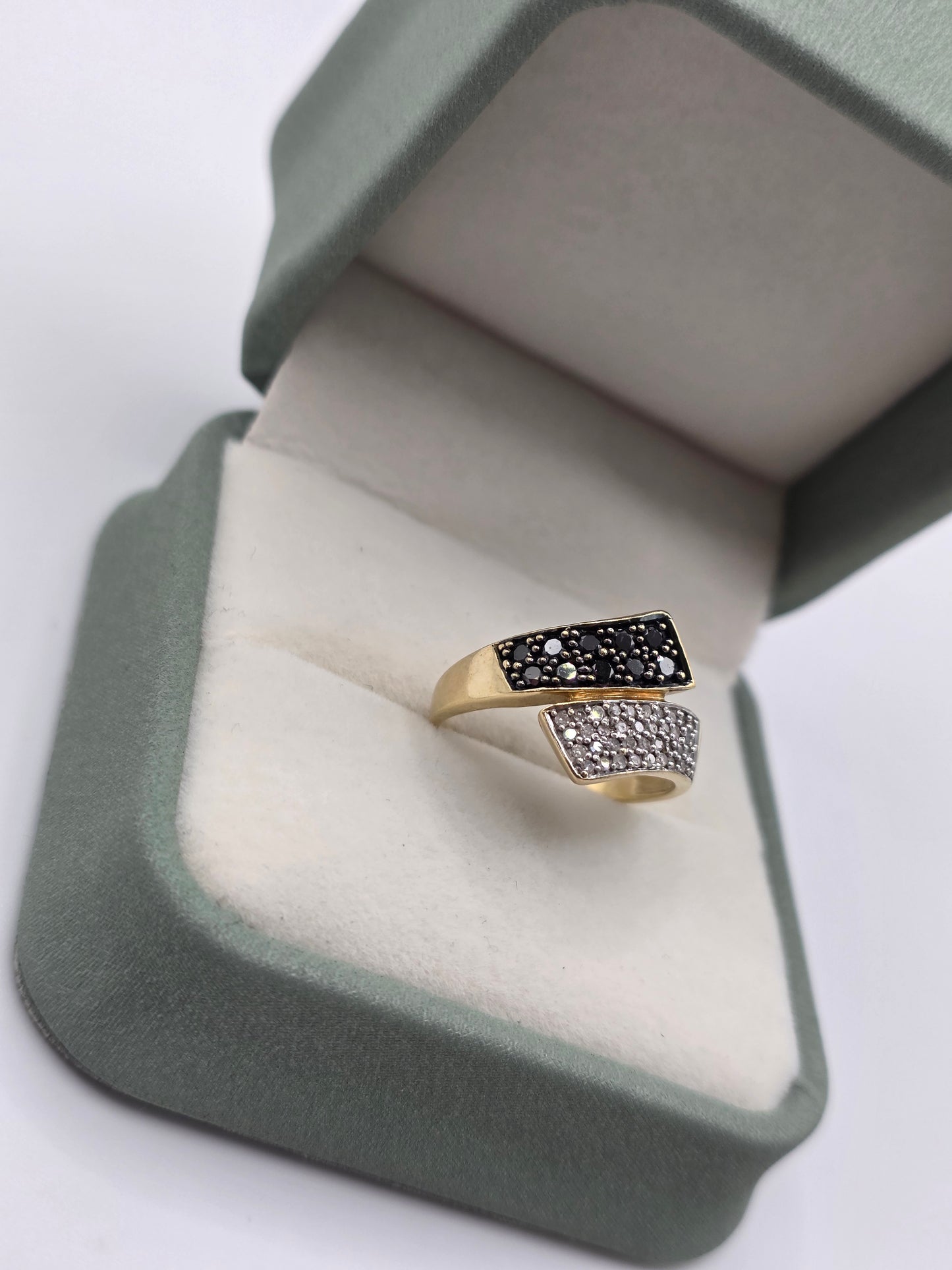 9ct gold diamond ring