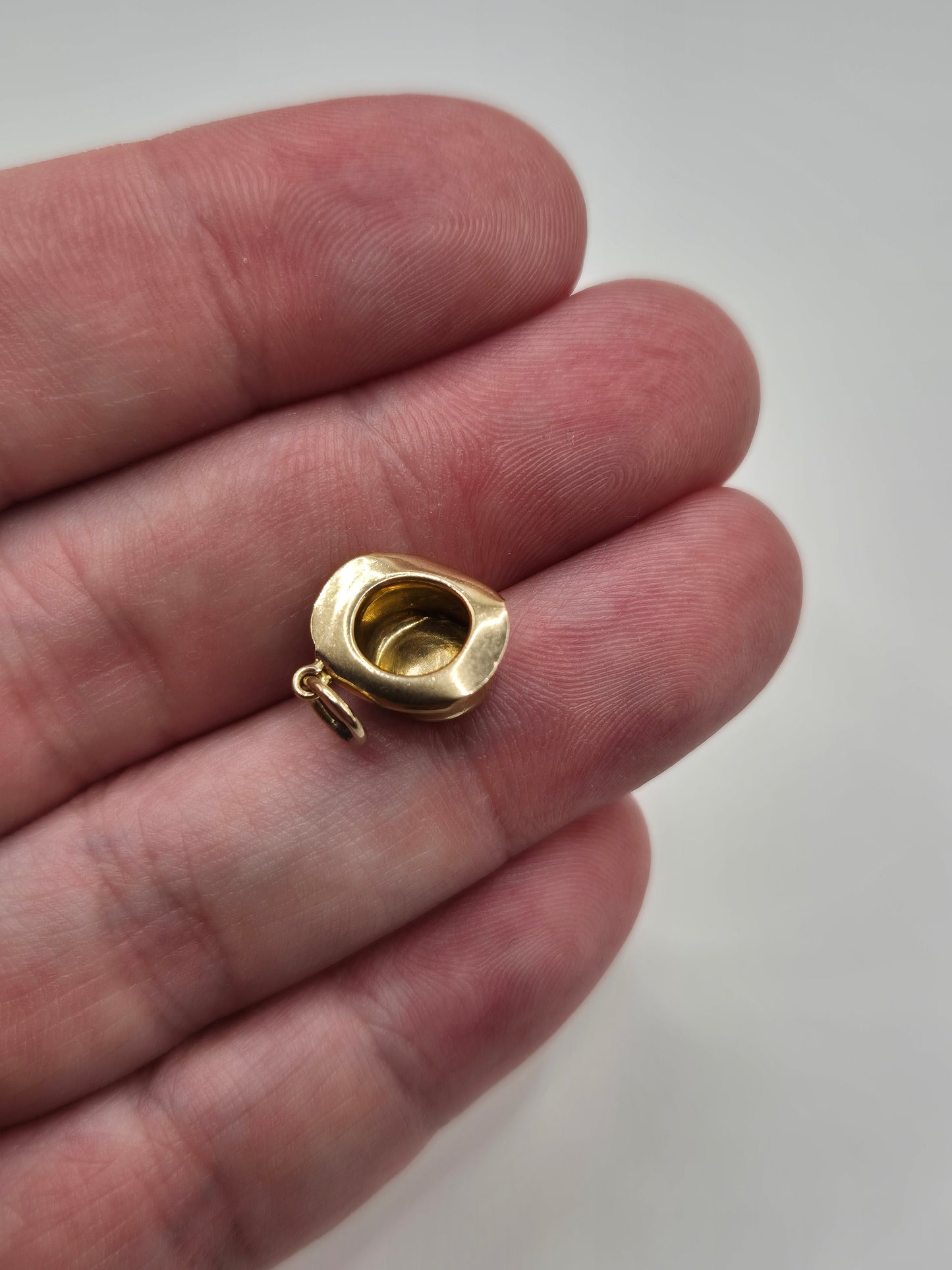9ct gold top hat charm
