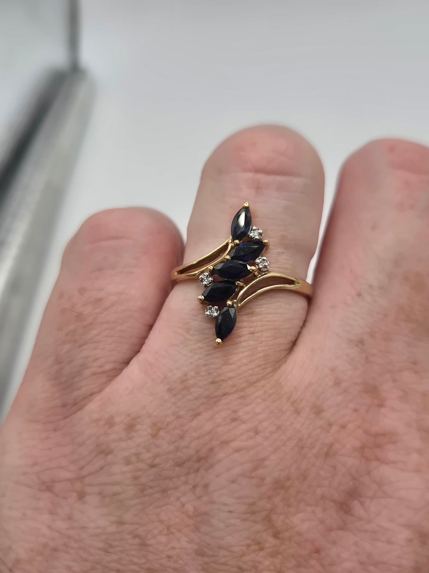 9ct gold sapphire and diamond ring