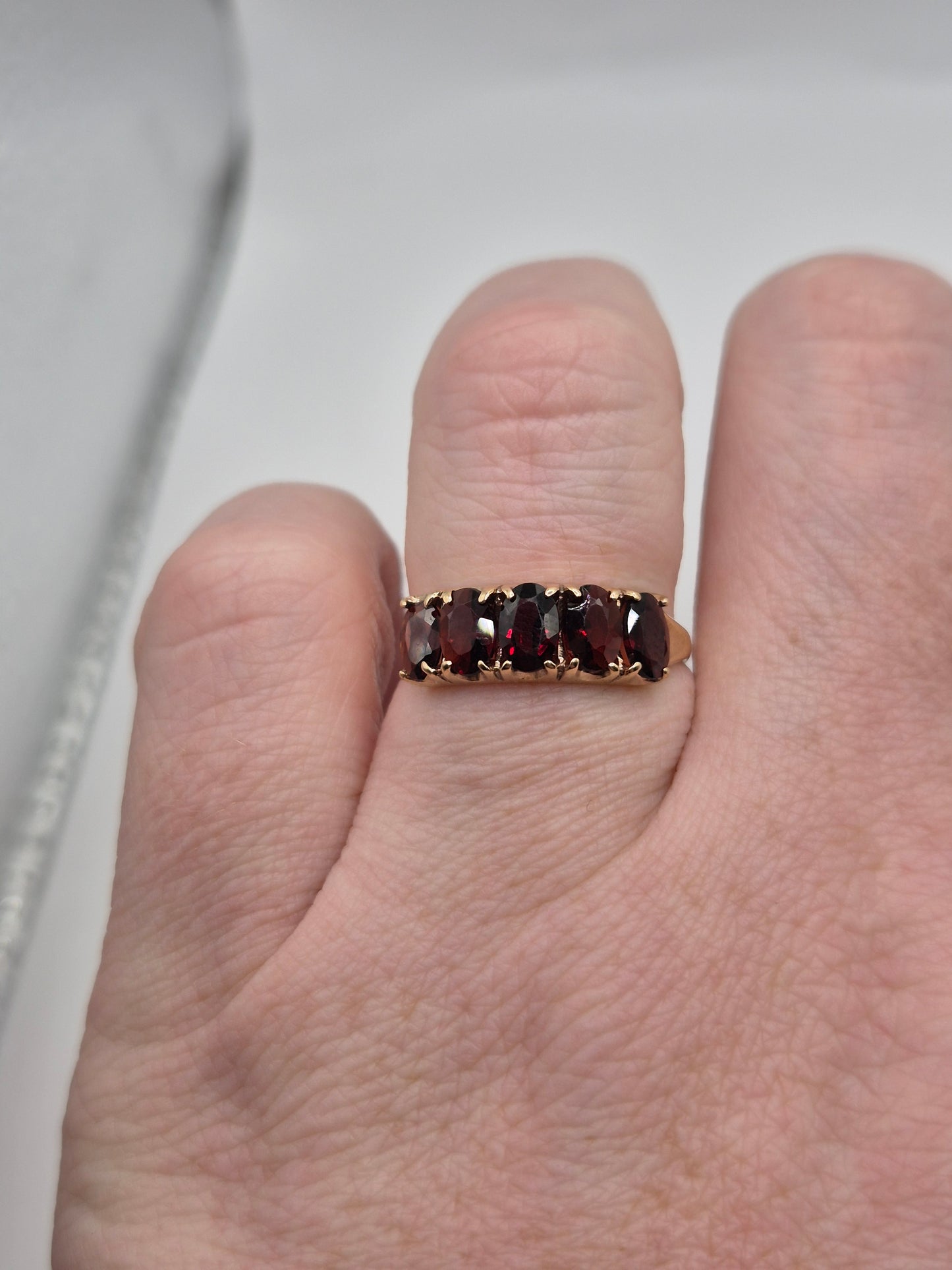 9ct gold garnet ring