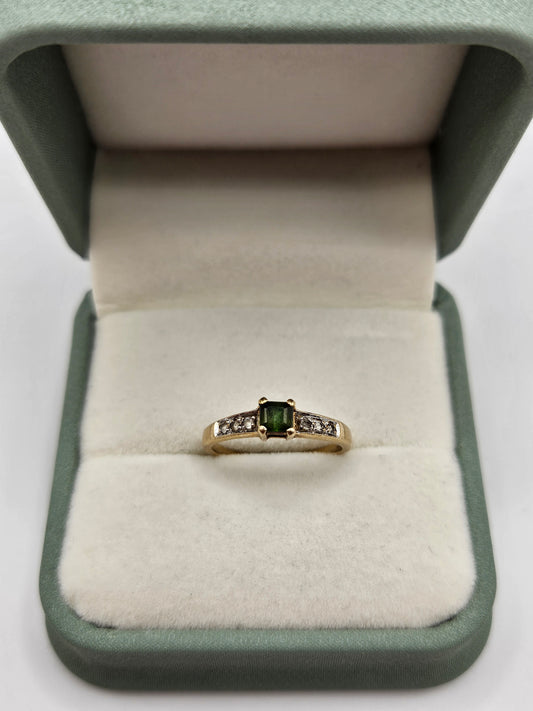 9ct gold diopside and topaz ring