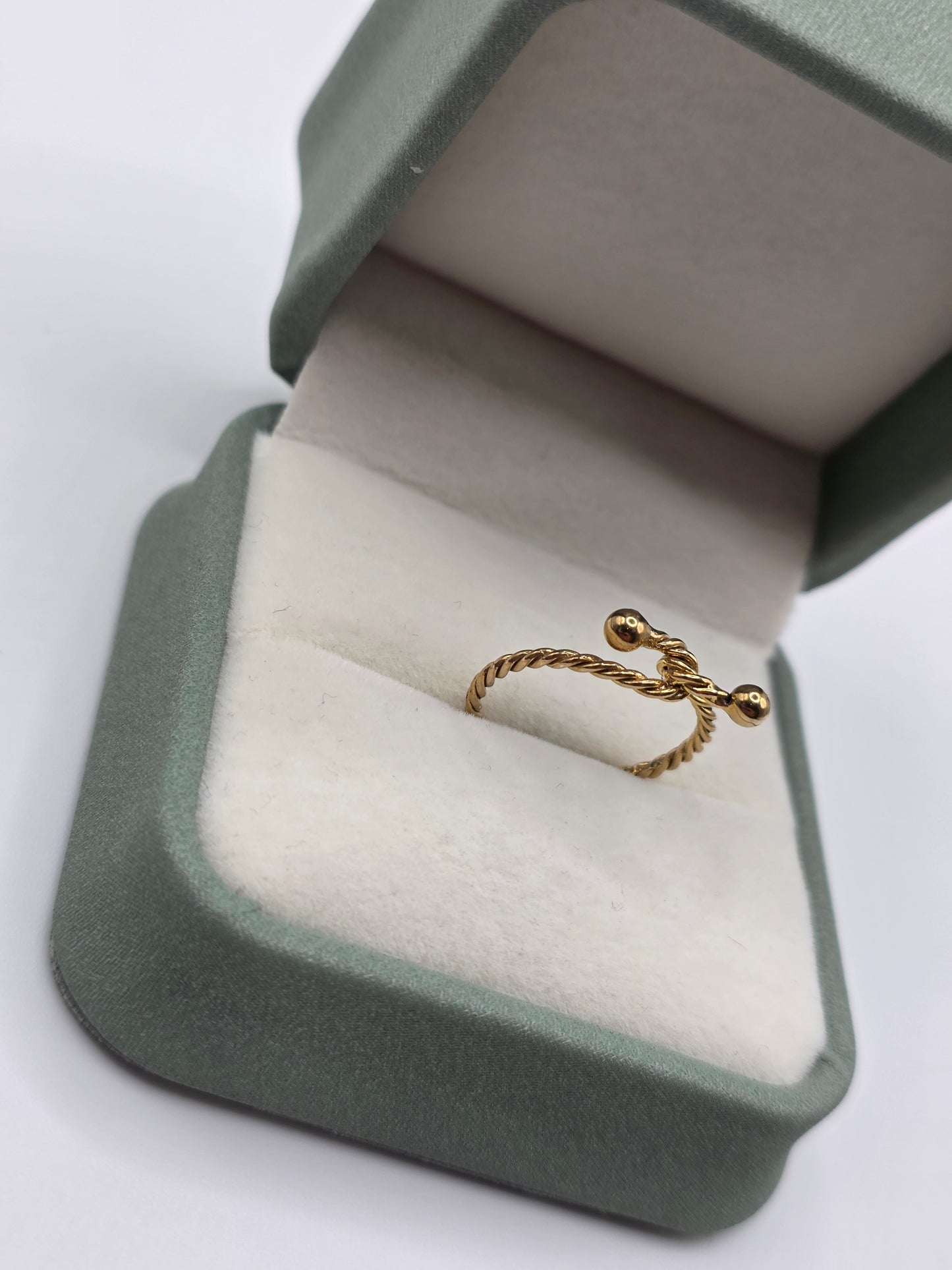 9ct gold twisted knot ring