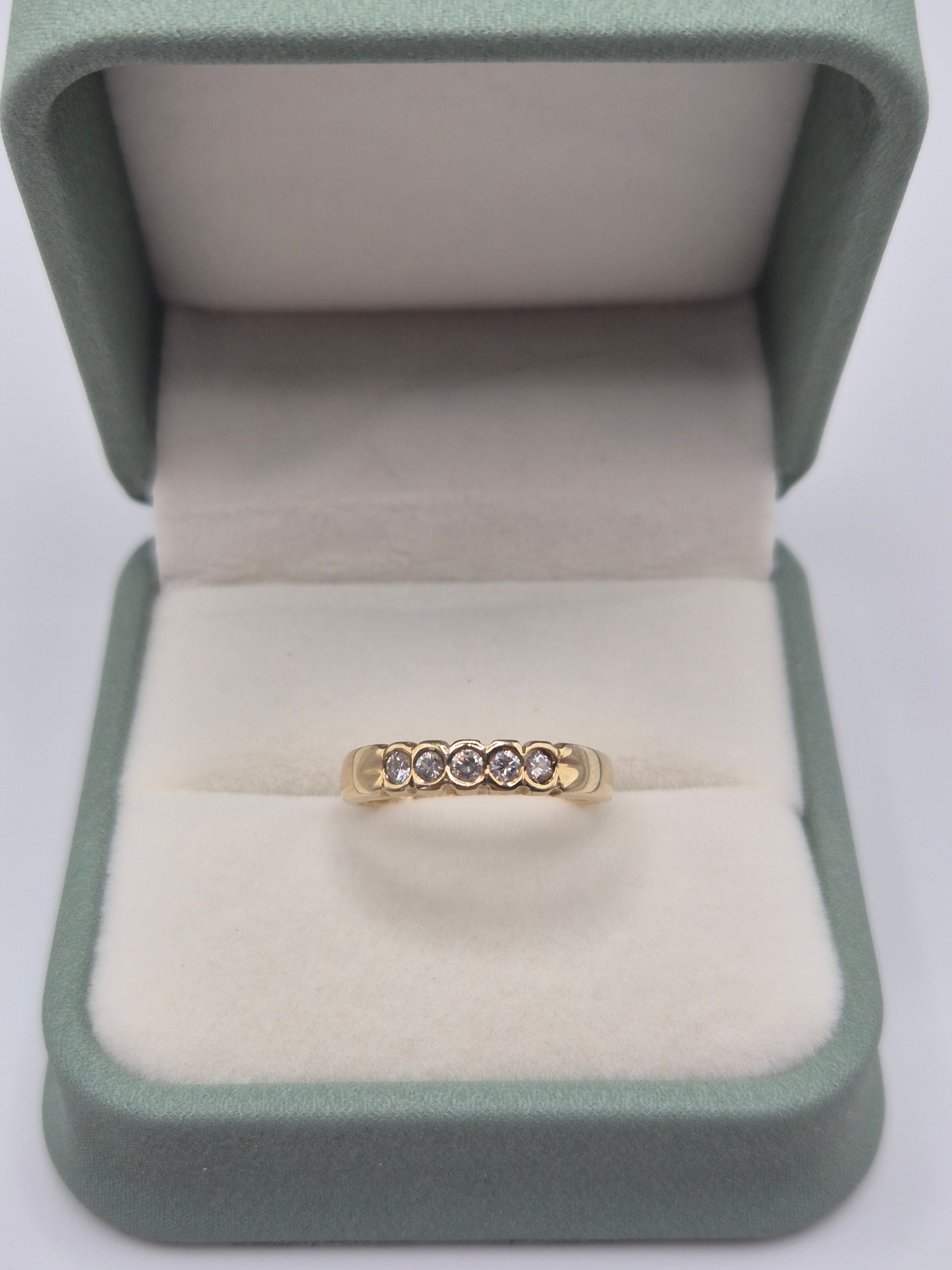 18ct gold diamond ring