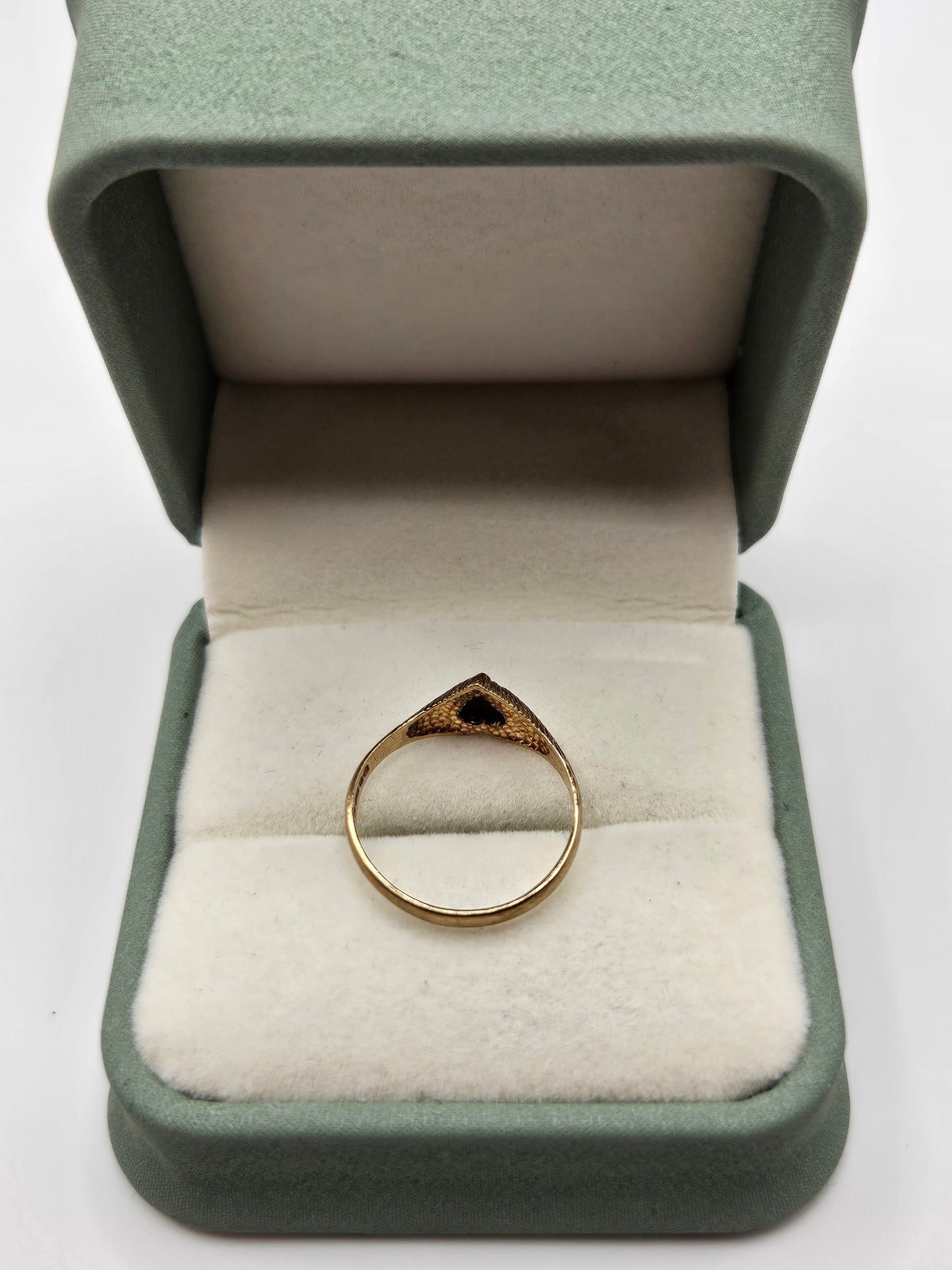 9ct gold onyx heart ring