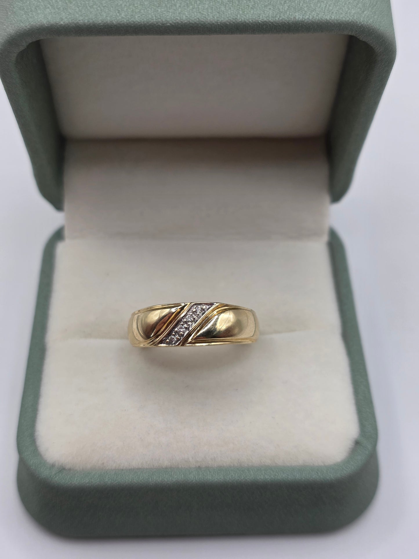 9ct gold diamond ring