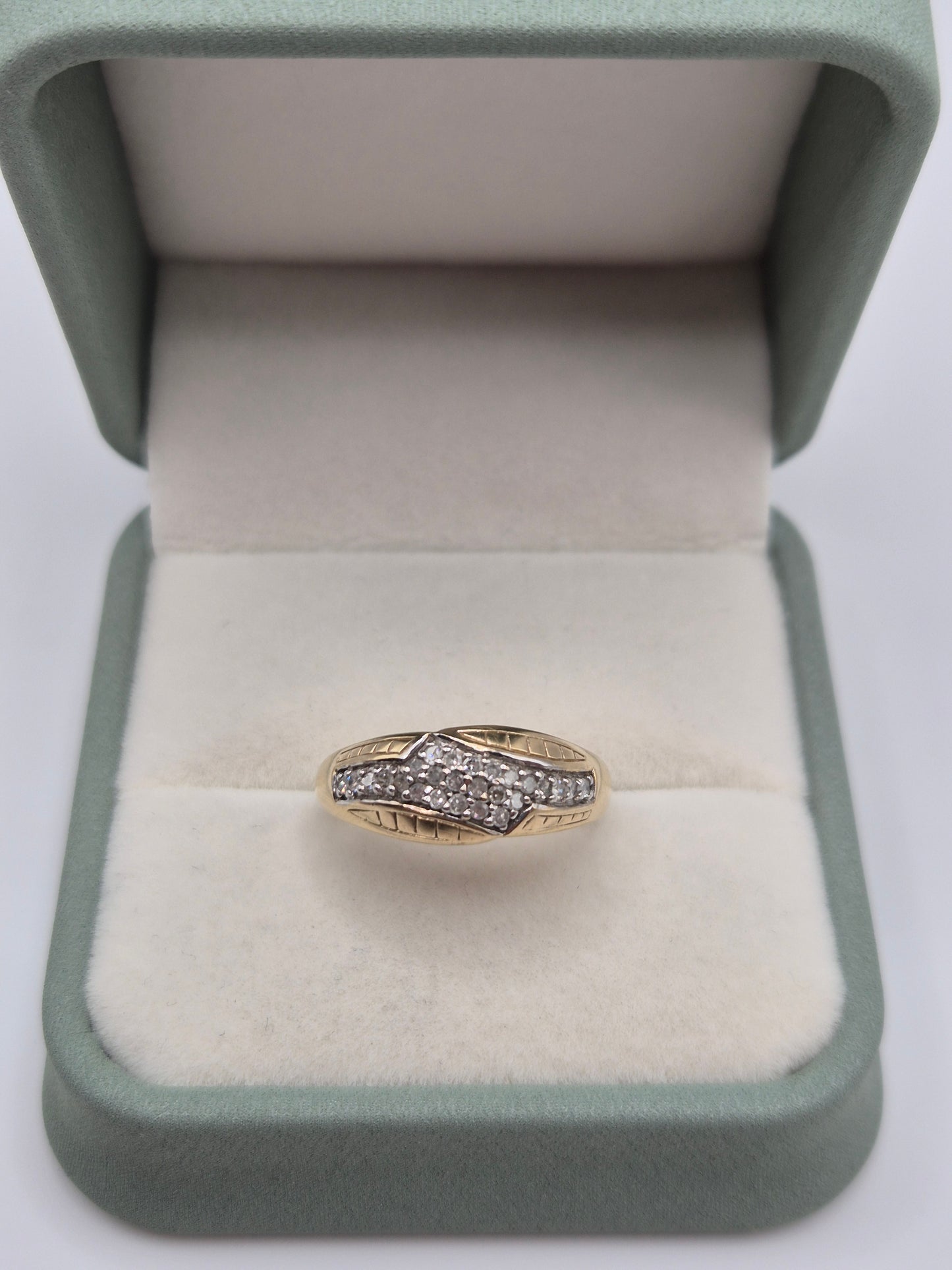 Heavy 9ct gold diamond cluster ring