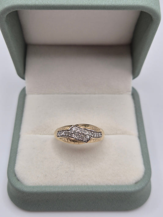 Heavy 9ct gold diamond cluster ring