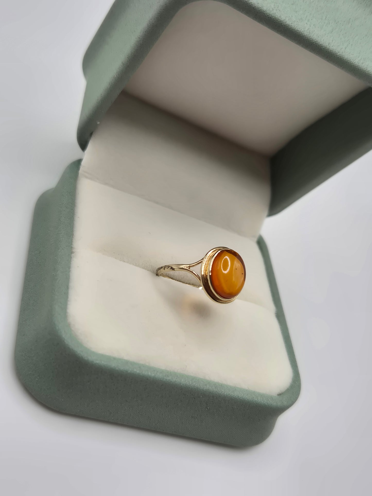 9ct gold amber ring