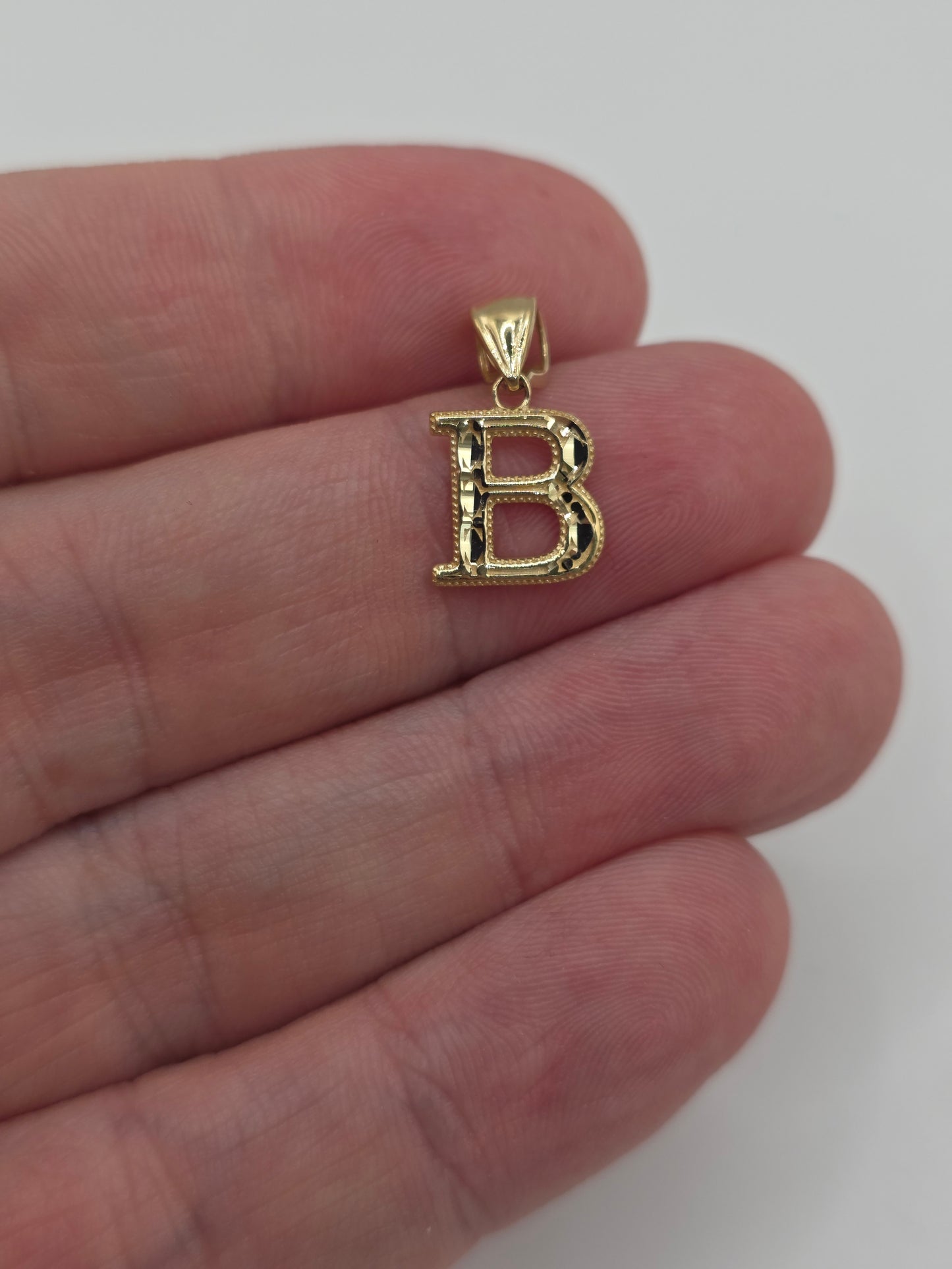 9ct gold initial B pendant