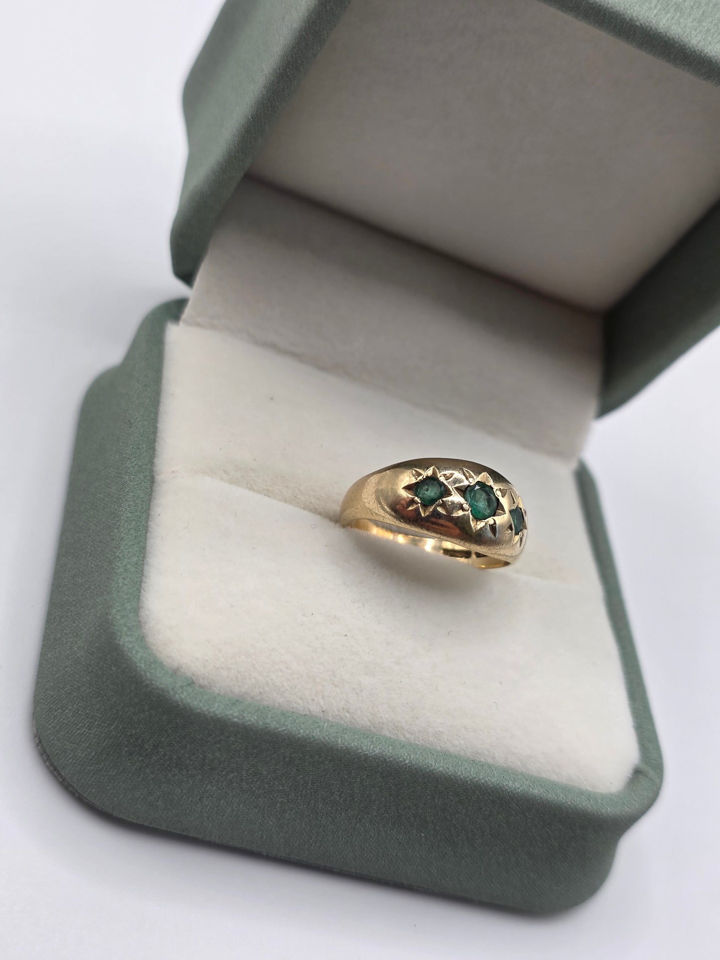 9ct gold emerald star gypsy ring