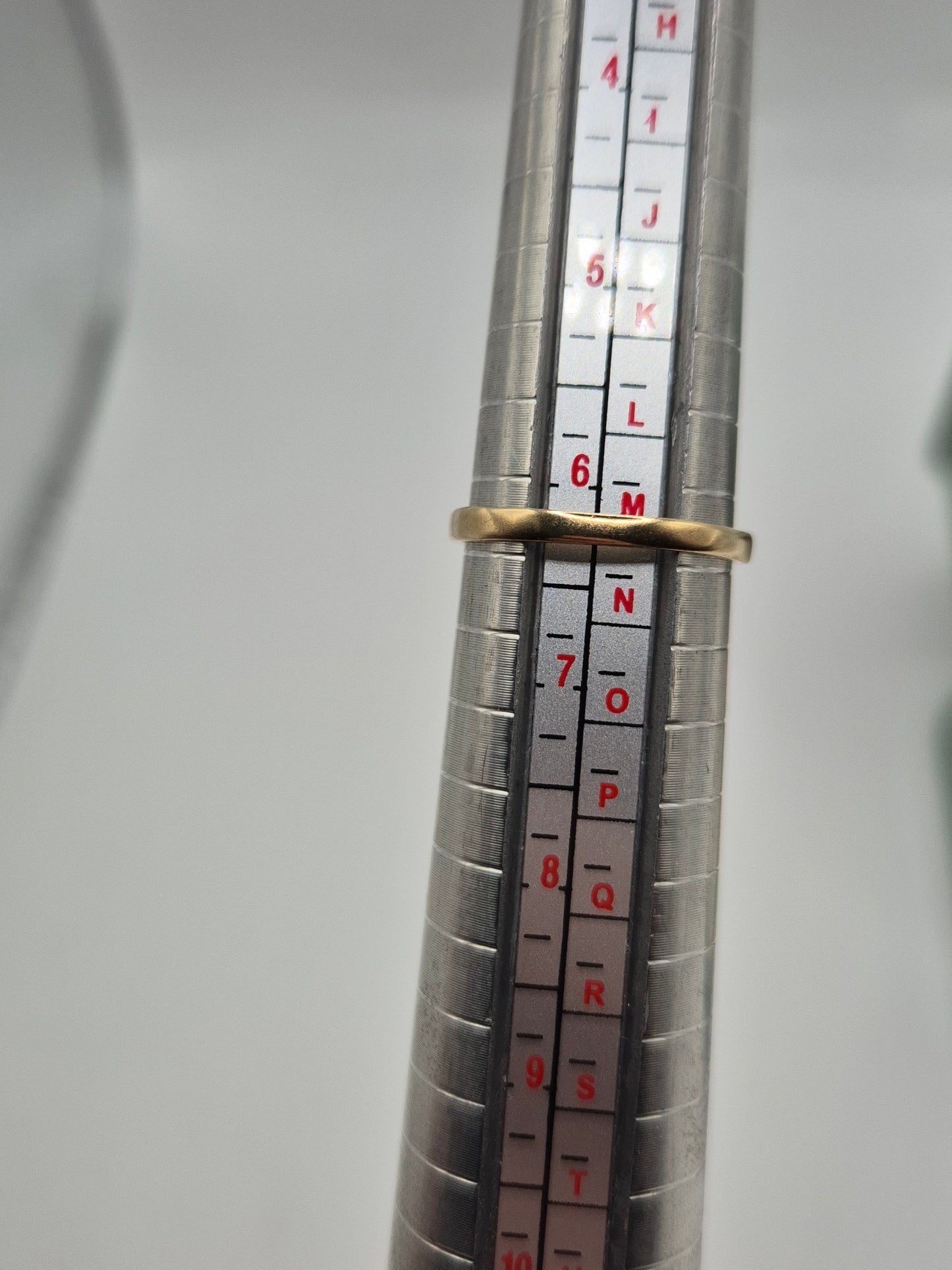 9ct gold sapphjre and diamond ring