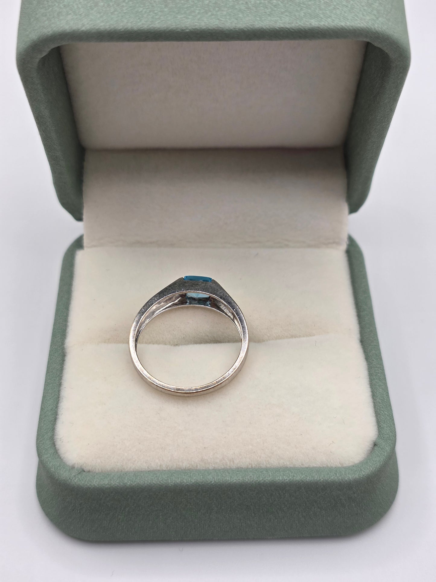 9ct white gold topaz ring