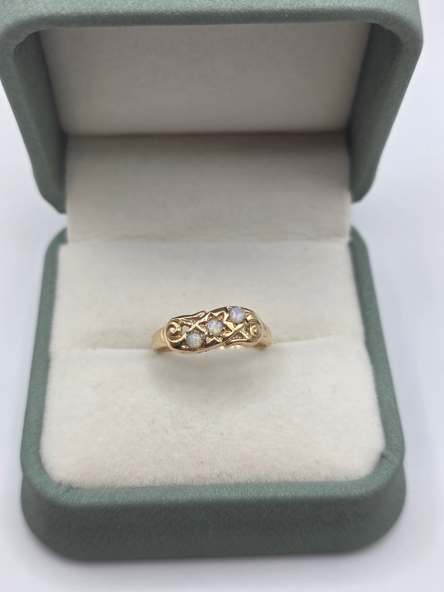 9ct gold opal ring