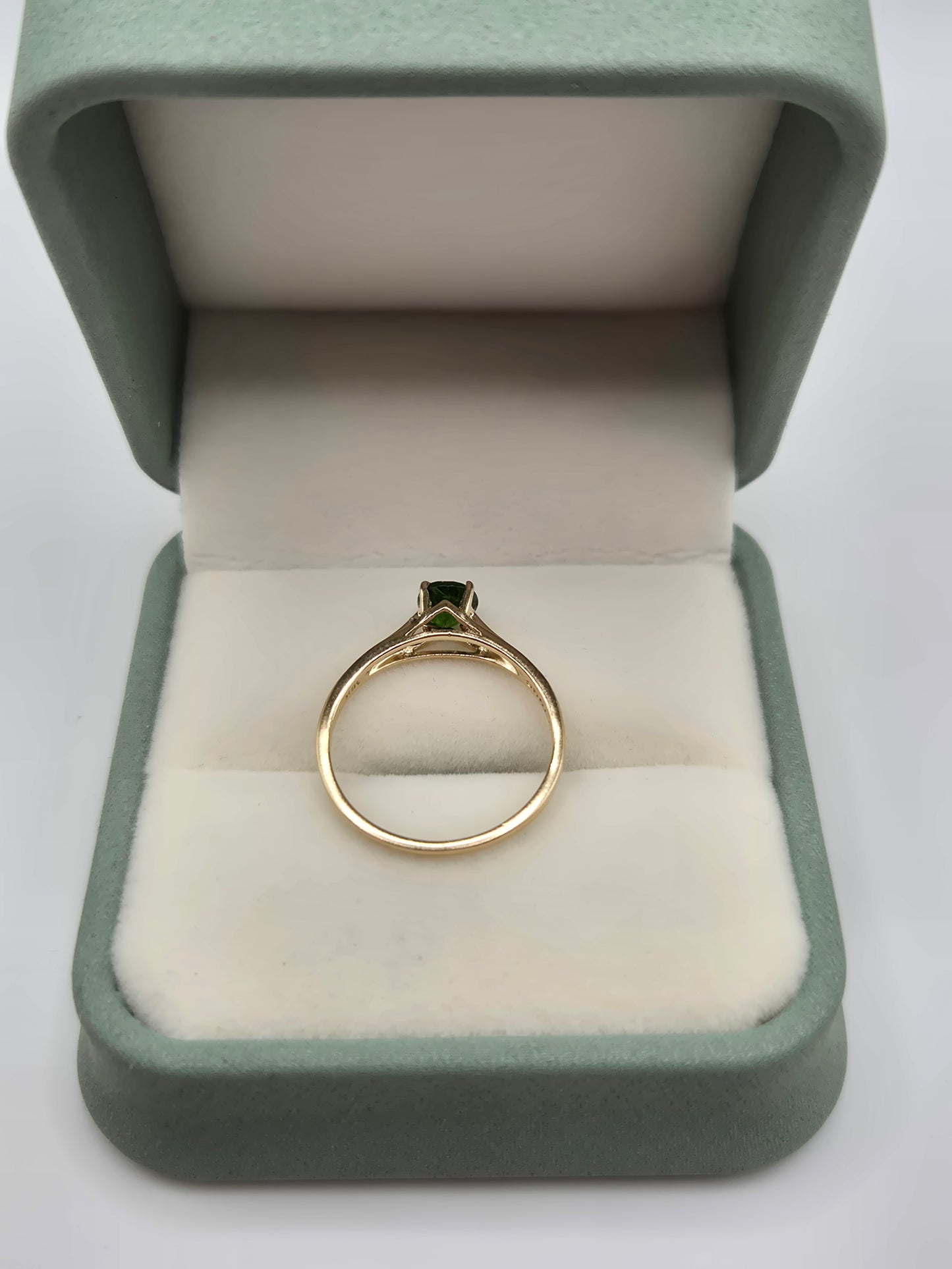 9ct gold diopside ring