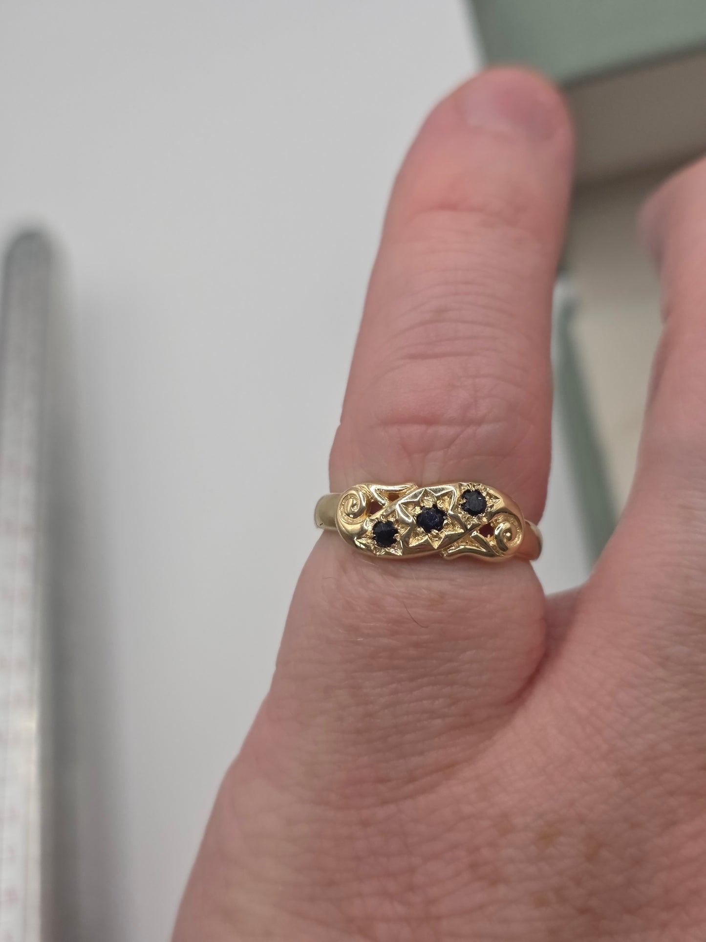 9ct gold sapphire gypsy ring