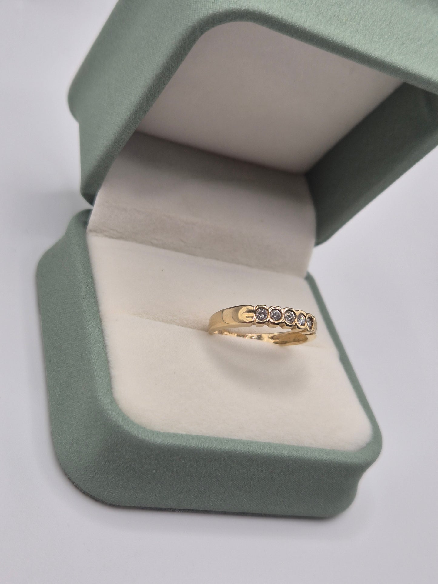 18ct gold diamond ring