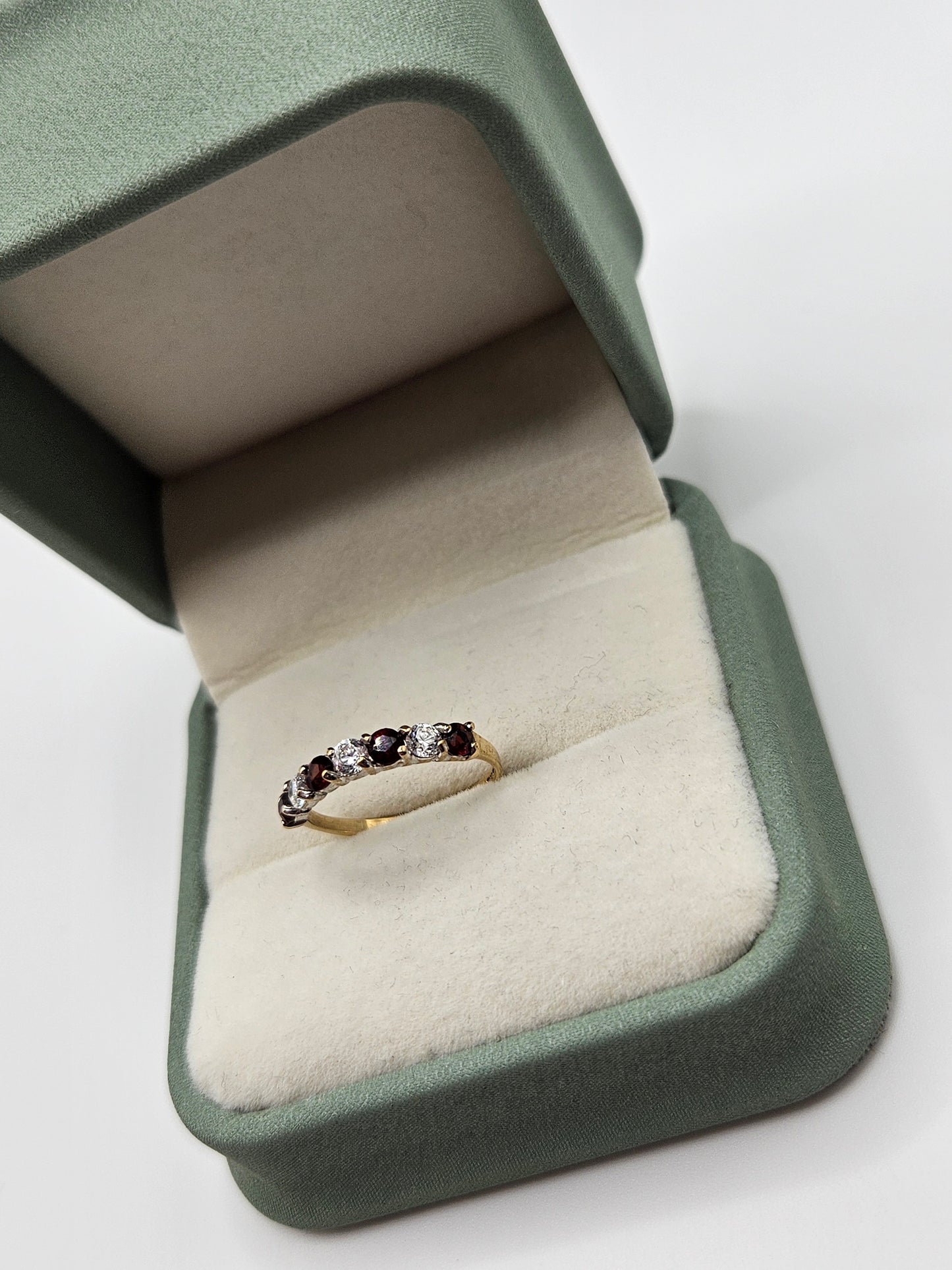 9ct gold garnet and cz ring