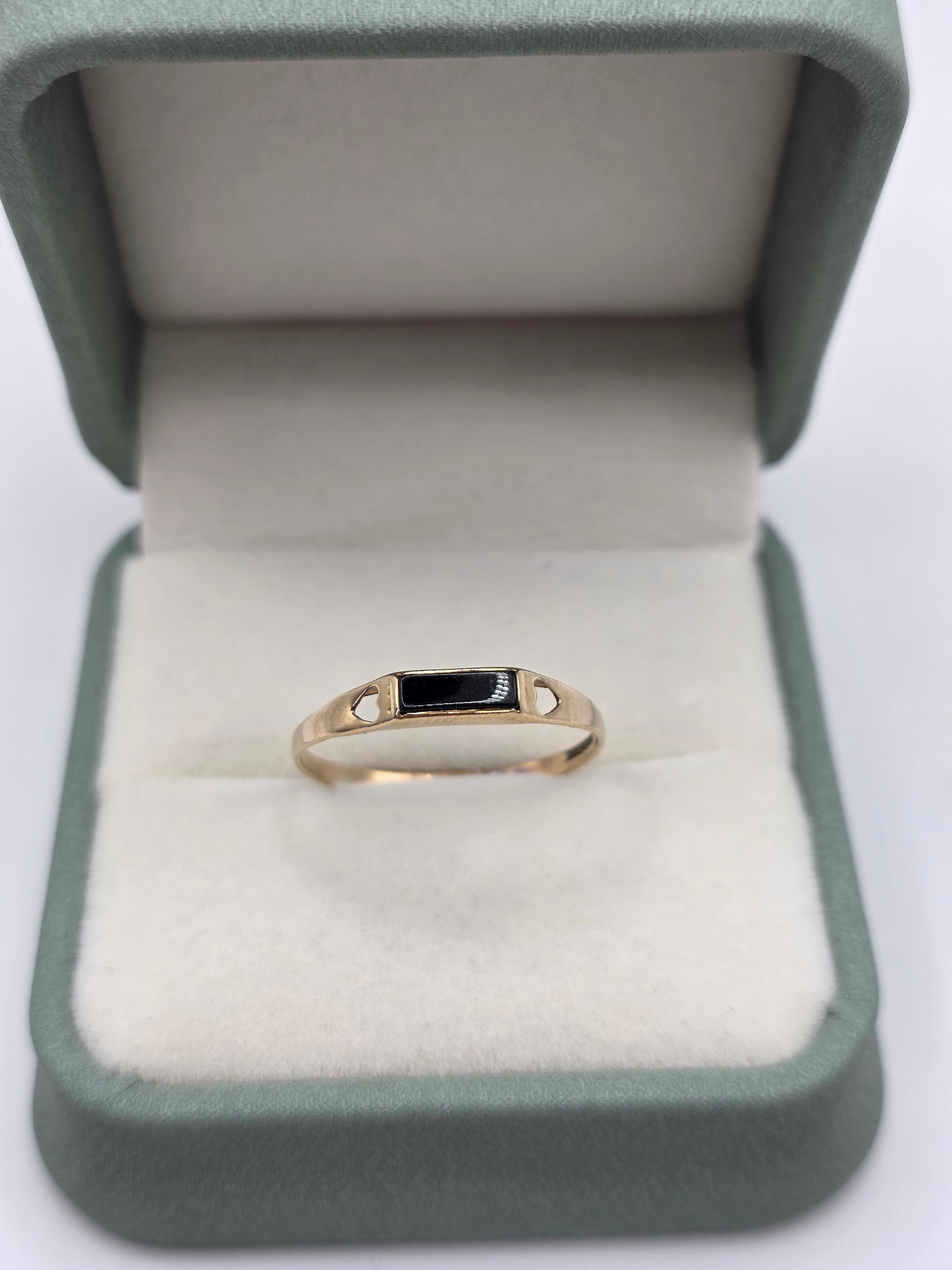 9ct gold onyx ring